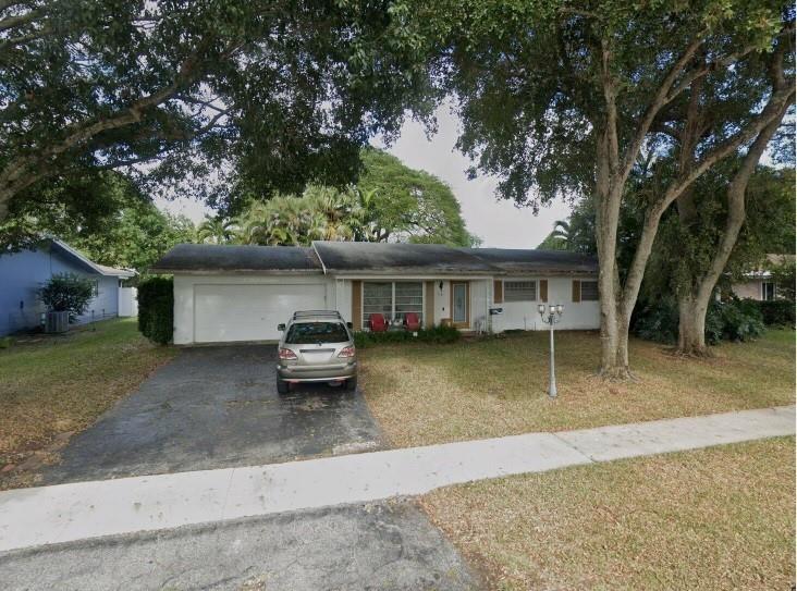 7121 NW 11th St