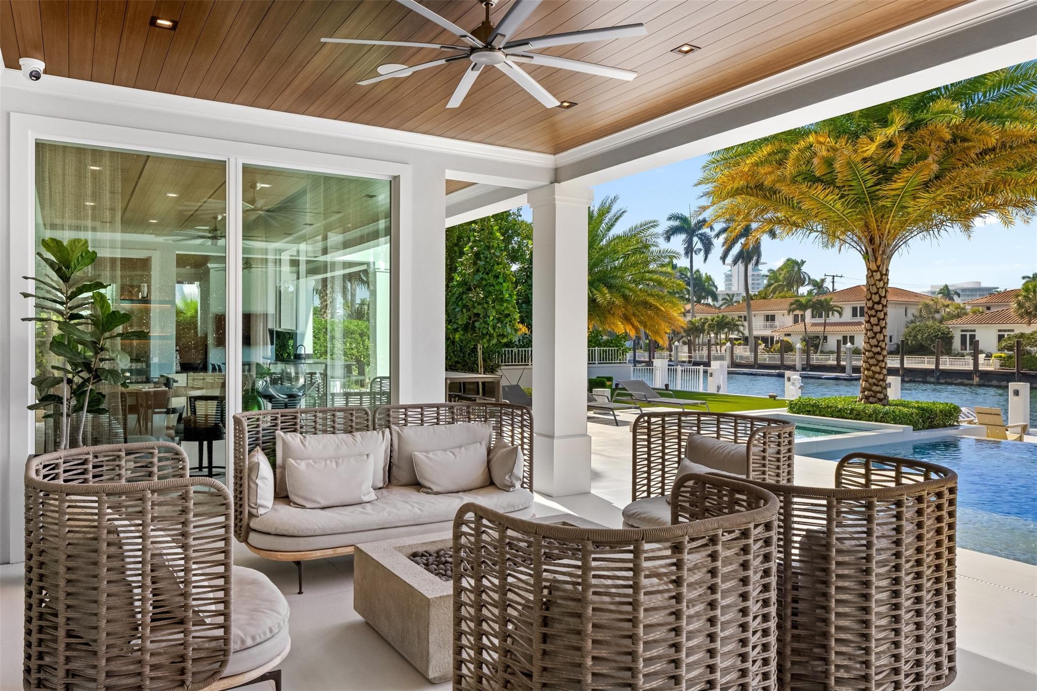 2520 Del Lago Dr Fort Lauderdale, FL 33316