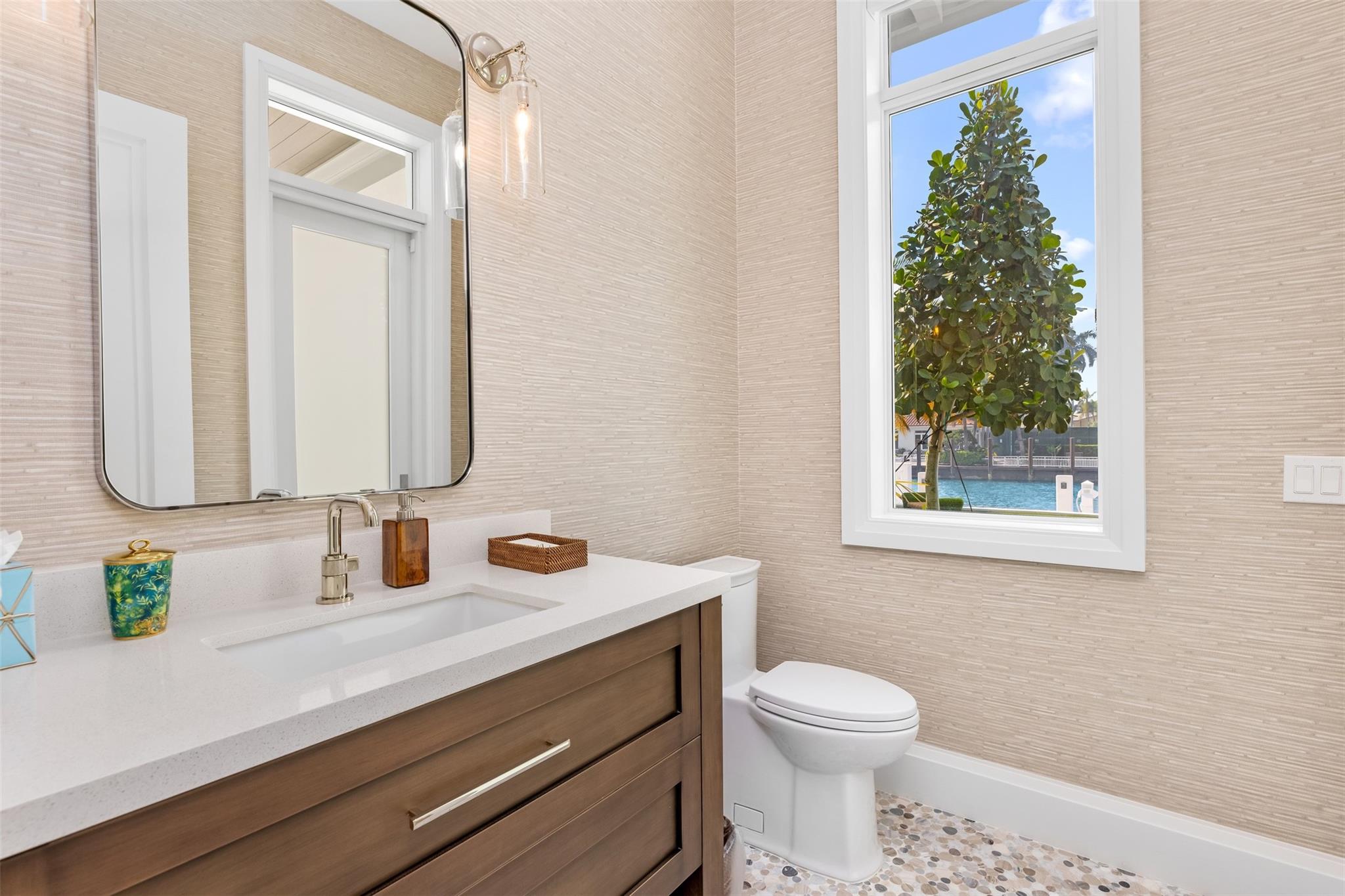 2520 Del Lago Dr Fort Lauderdale, FL 33316