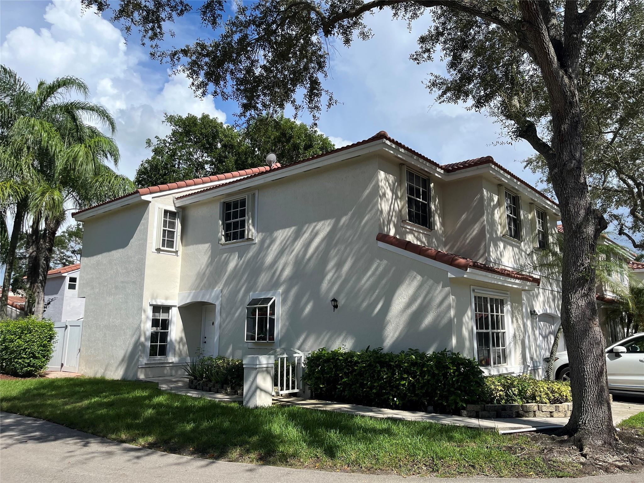 959 Azure Ln