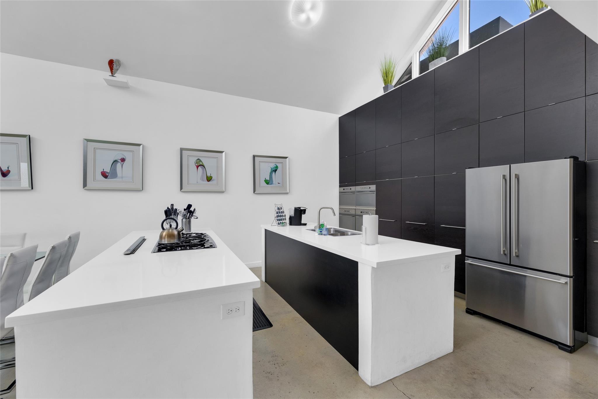 303 SW 9th St