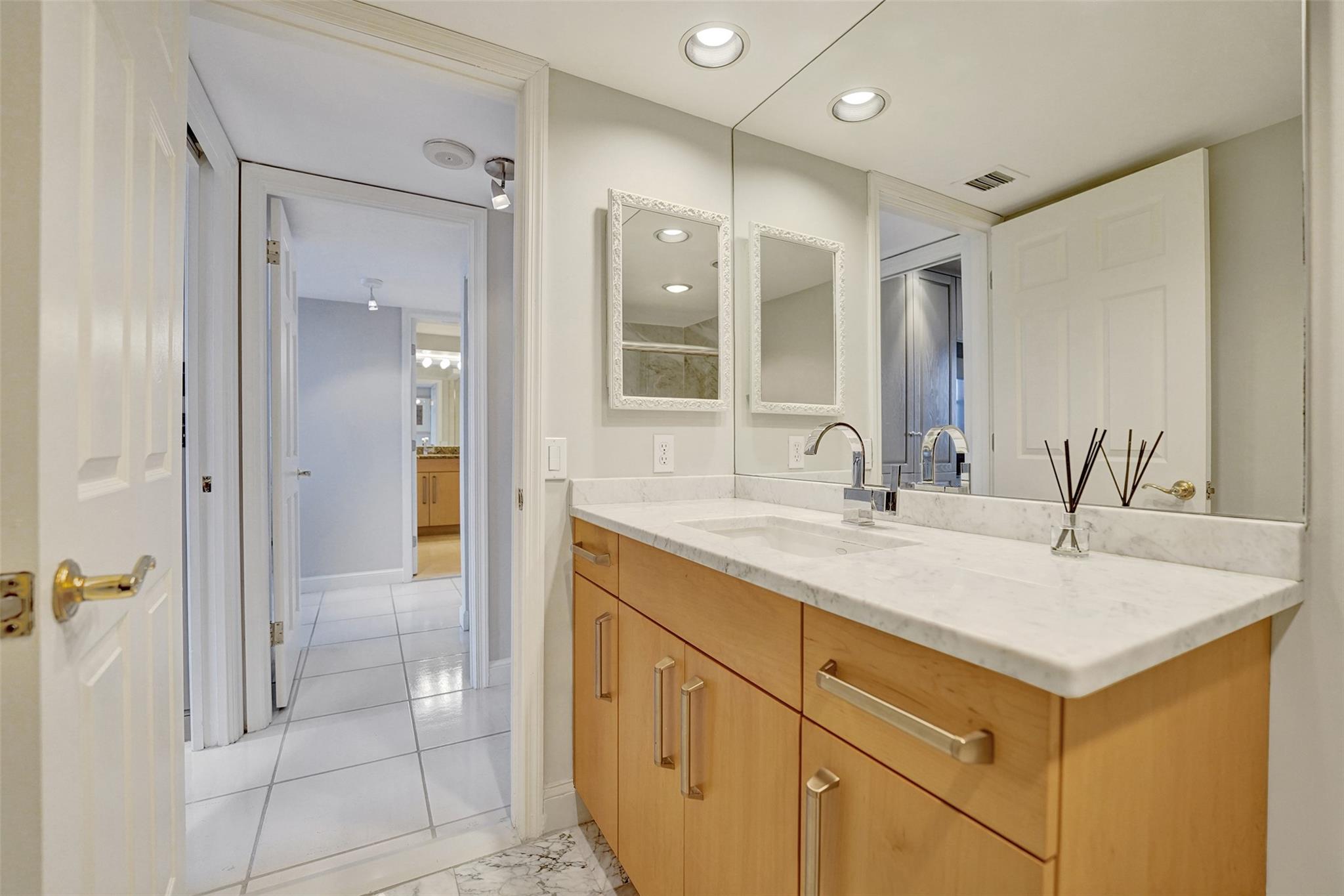 936 Intracoastal Dr #12C Fort Lauderdale, FL 33304 936 Intracoastal Dr #12C Fort Lauderdale, FL 33304
