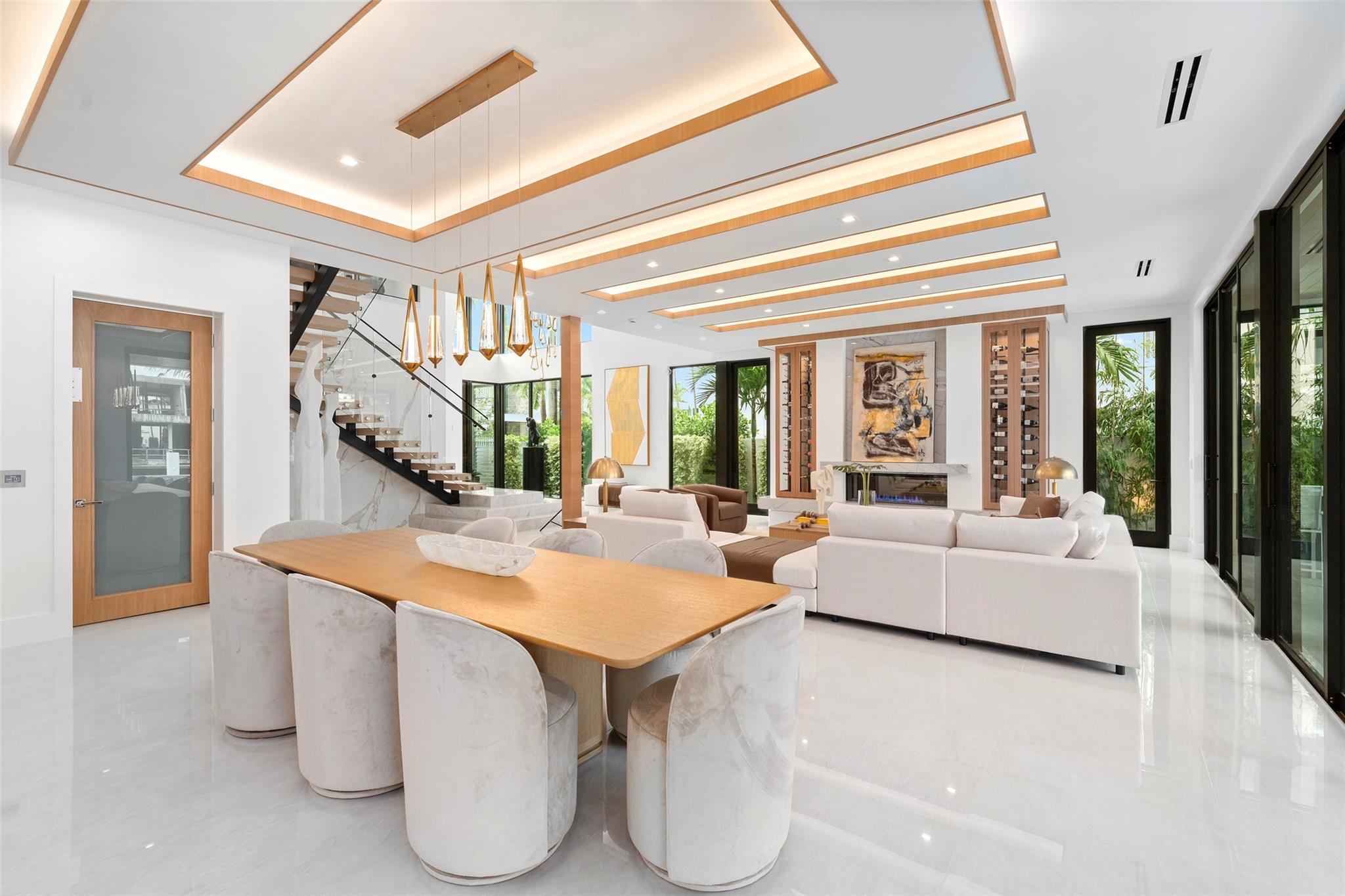 24 Fiesta Way Fort Lauderdale, FL 33301 24 Fiesta Way Fort Lauderdale, FL 33301