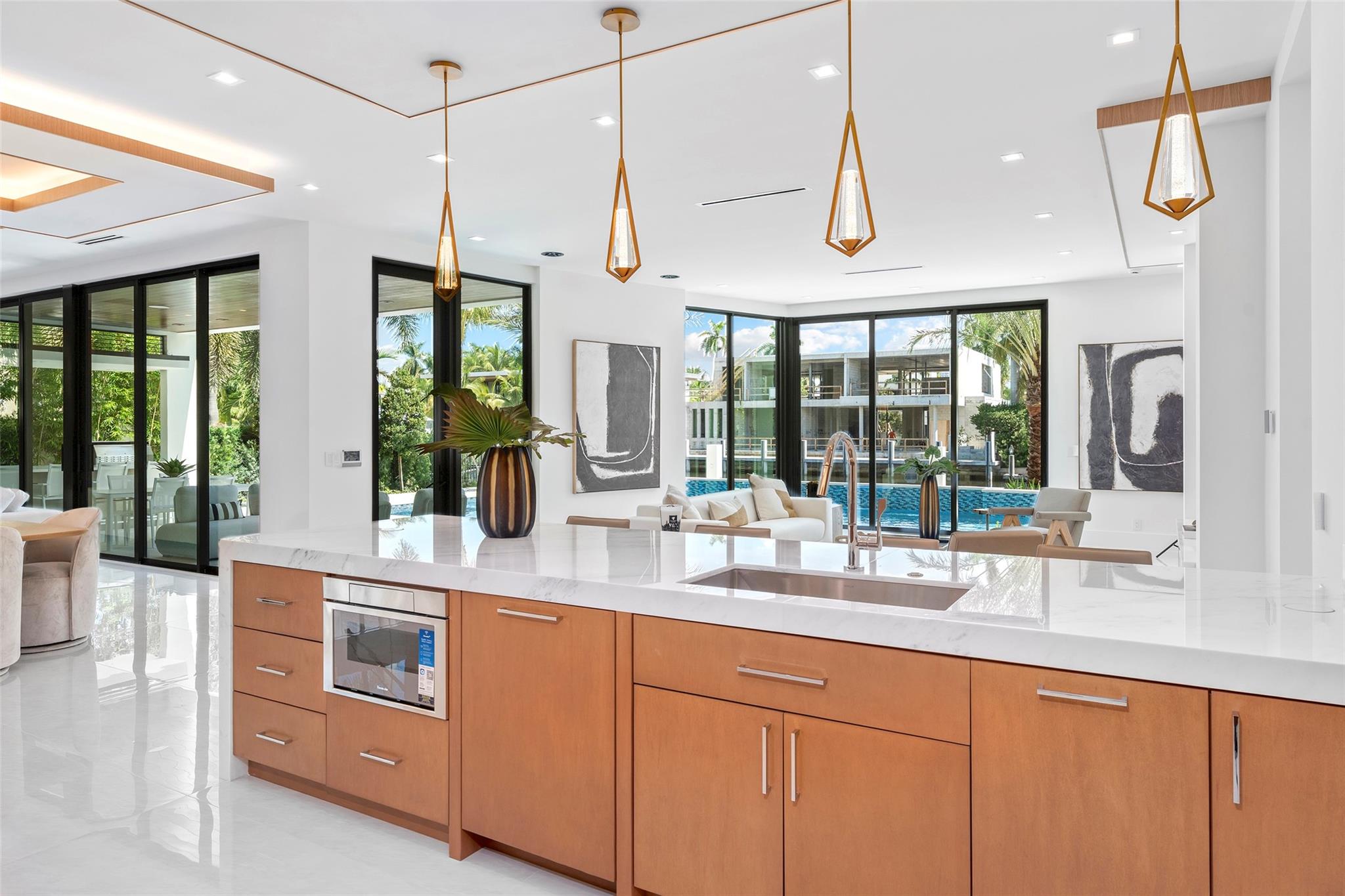 24 Fiesta Way Fort Lauderdale, FL 33301 24 Fiesta Way Fort Lauderdale, FL 33301