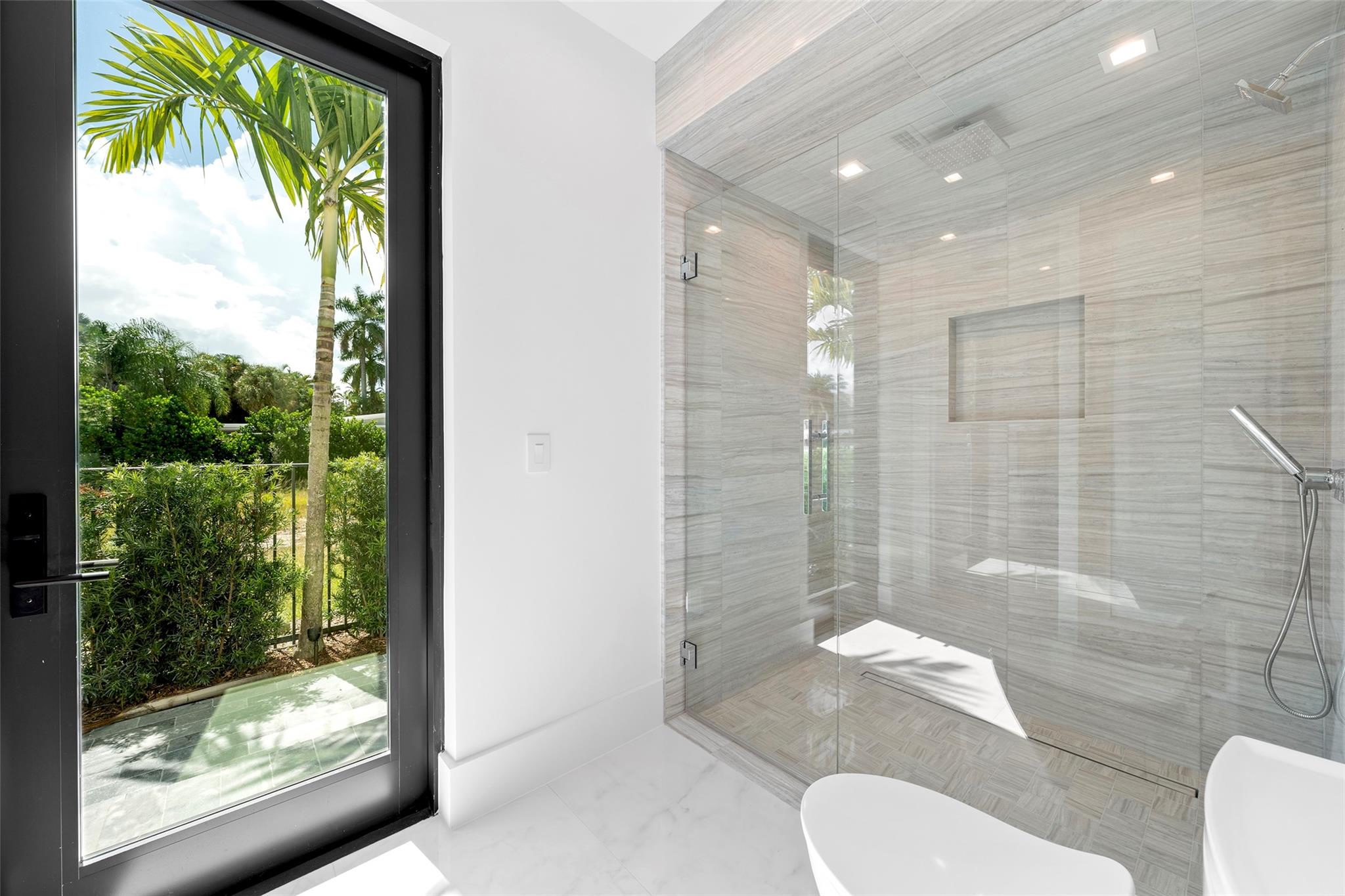 24 Fiesta Way Fort Lauderdale, FL 33301 24 Fiesta Way Fort Lauderdale, FL 33301