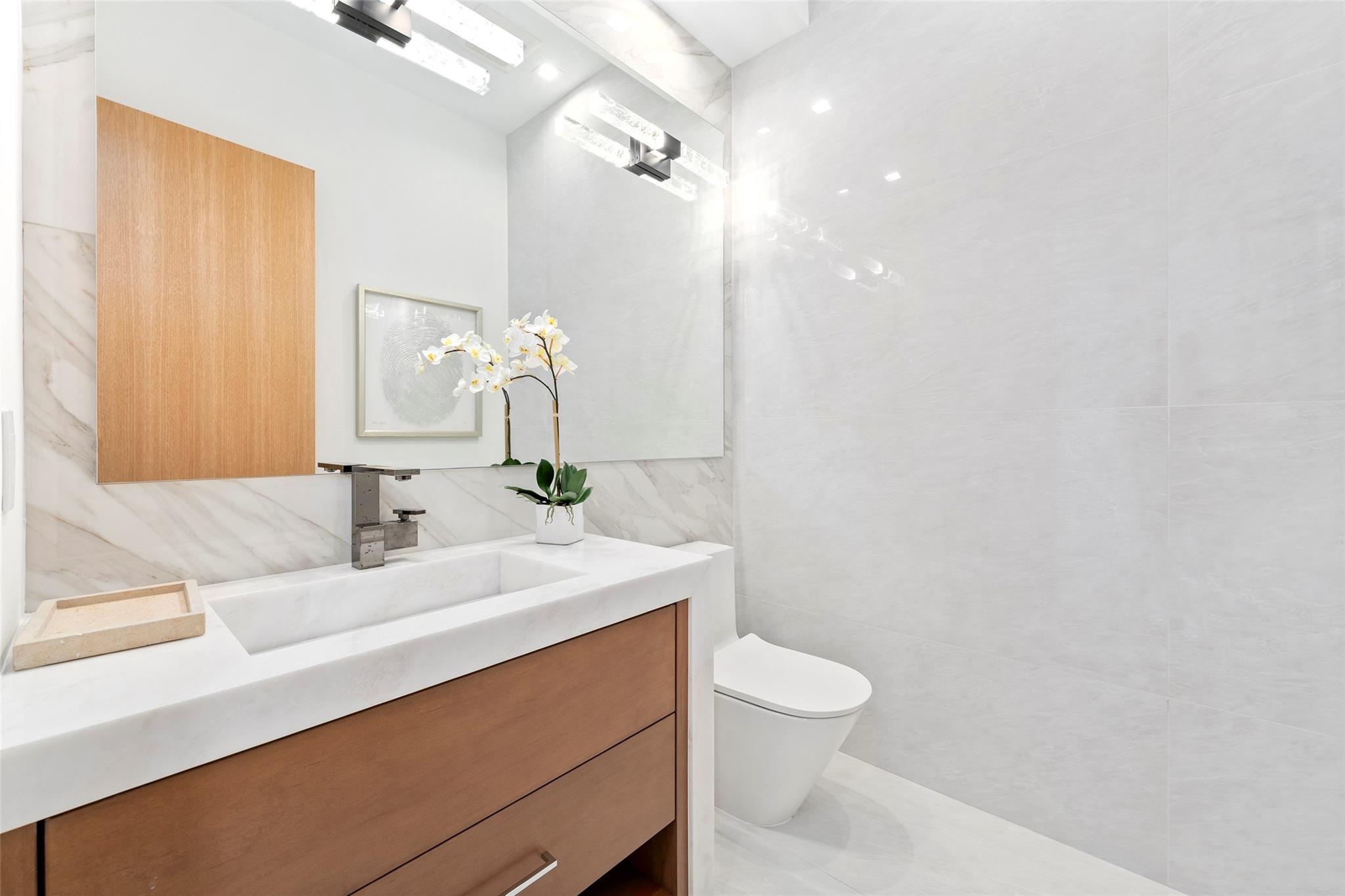 24 Fiesta Way Fort Lauderdale, FL 33301 24 Fiesta Way Fort Lauderdale, FL 33301