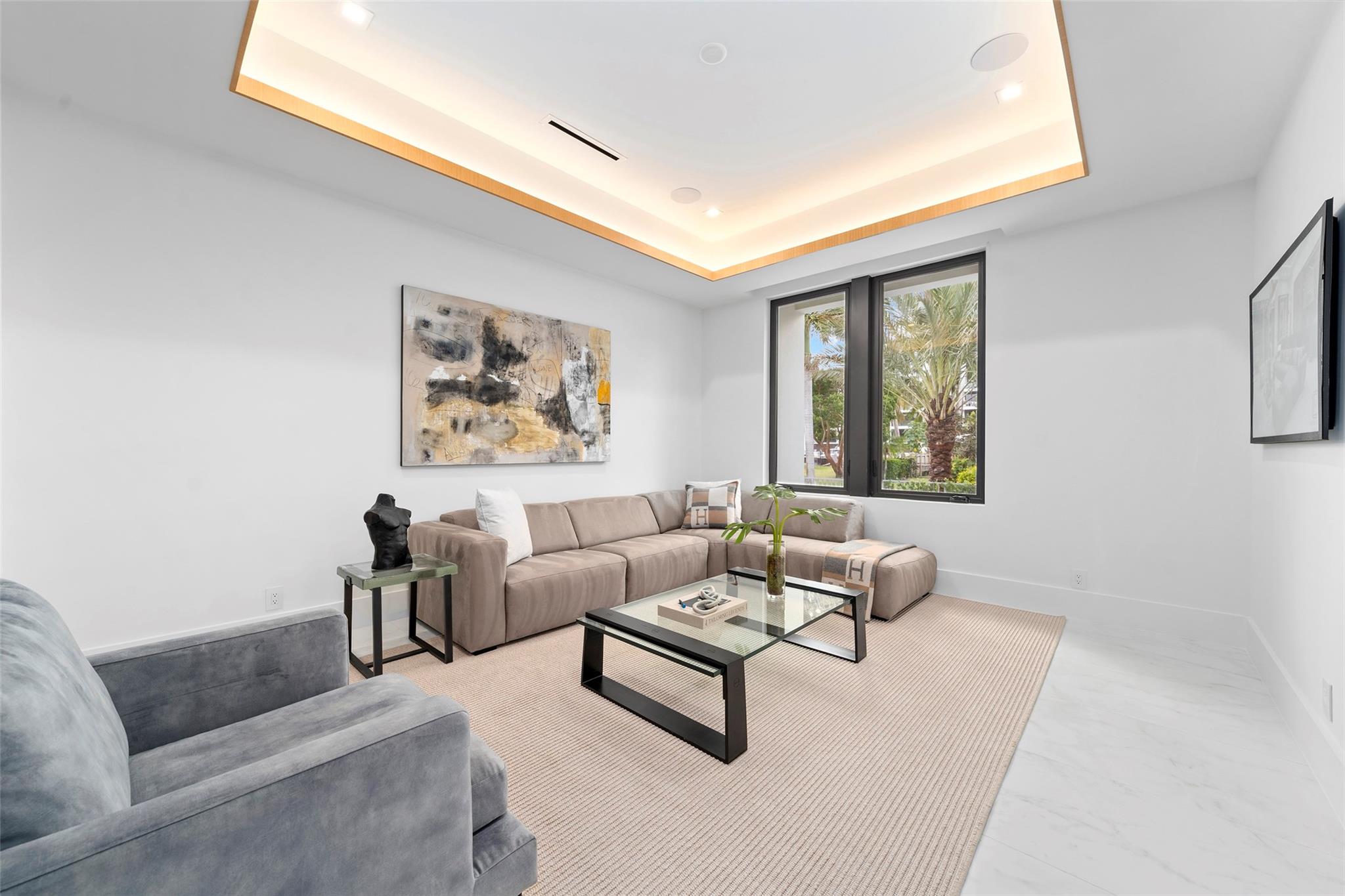 24 Fiesta Way Fort Lauderdale, FL 33301 24 Fiesta Way Fort Lauderdale, FL 33301