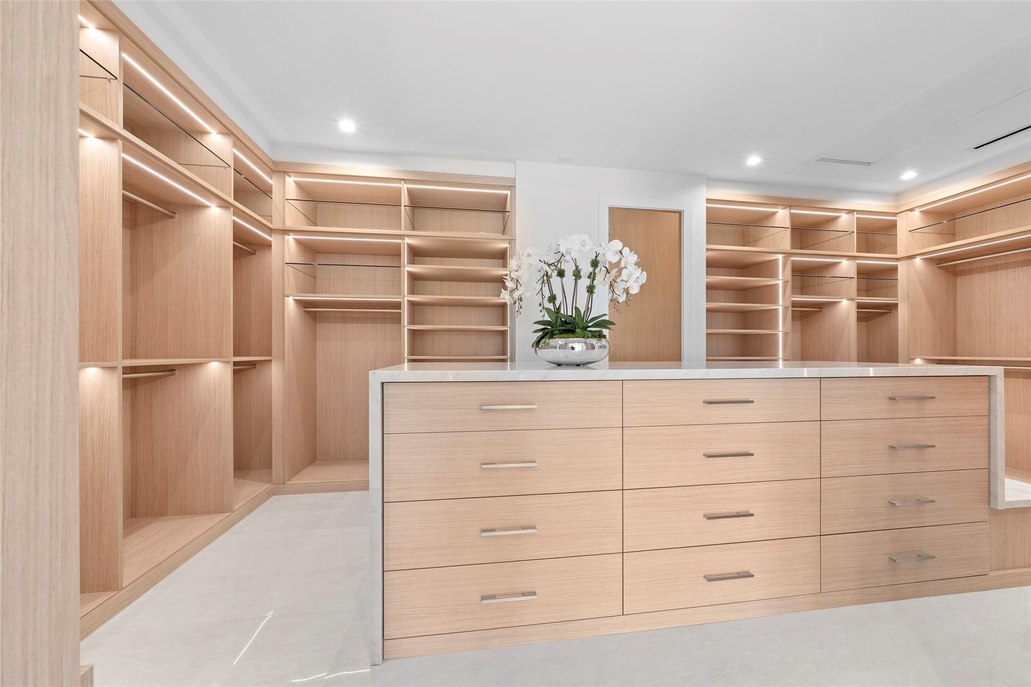 24 Fiesta Way Fort Lauderdale, FL 33301 24 Fiesta Way Fort Lauderdale, FL 33301