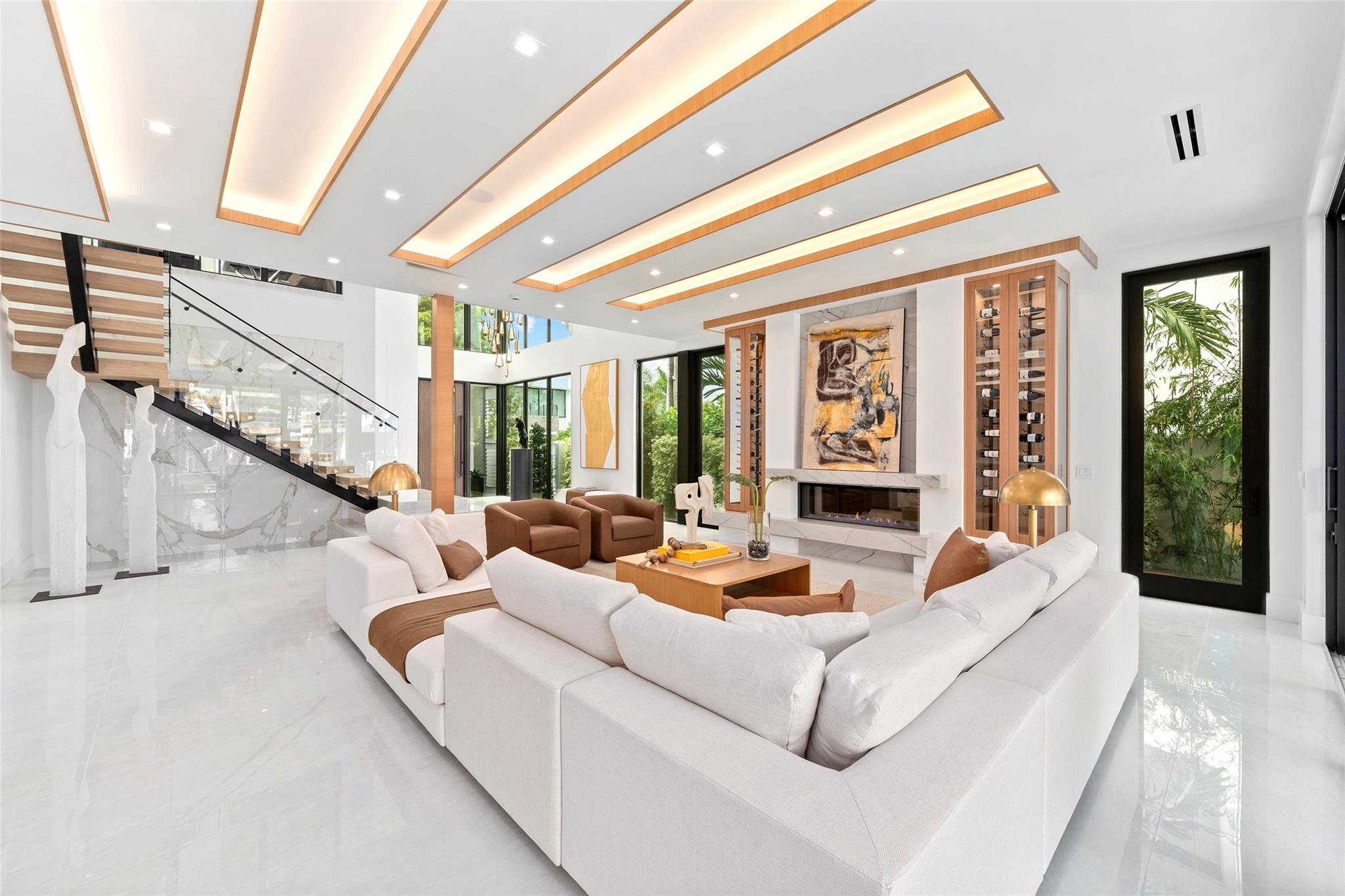 24 Fiesta Way Fort Lauderdale, FL 33301 24 Fiesta Way Fort Lauderdale, FL 33301