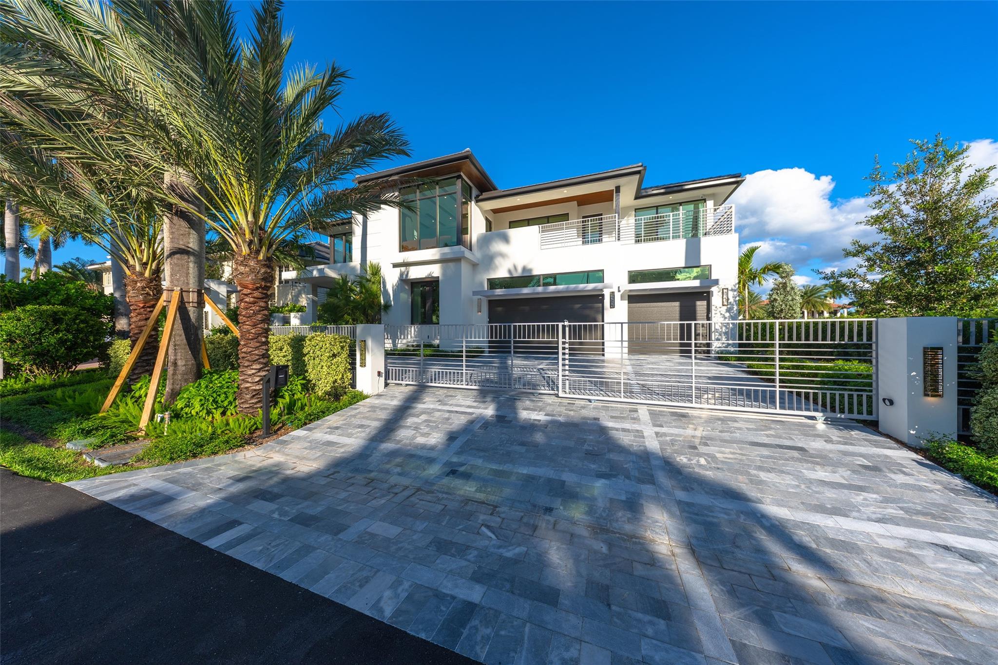 24 Fiesta Way Fort Lauderdale, FL 33301 24 Fiesta Way Fort Lauderdale, FL 33301