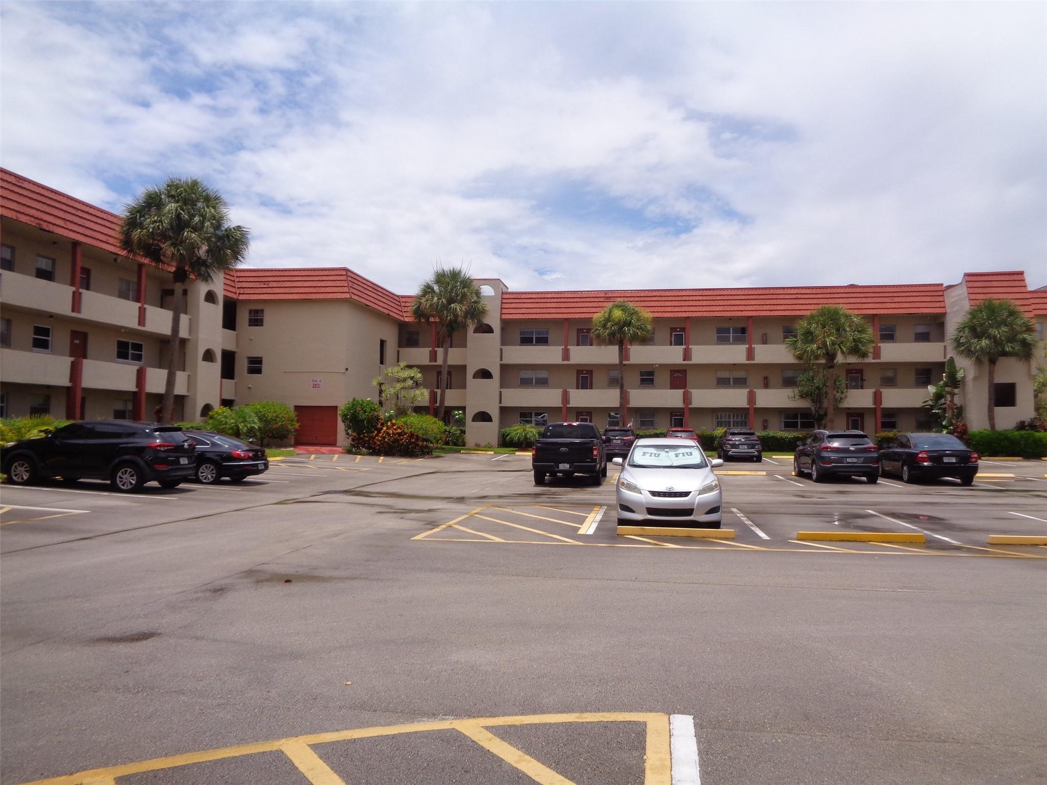 2831 E Sunrise Lks Dr #209