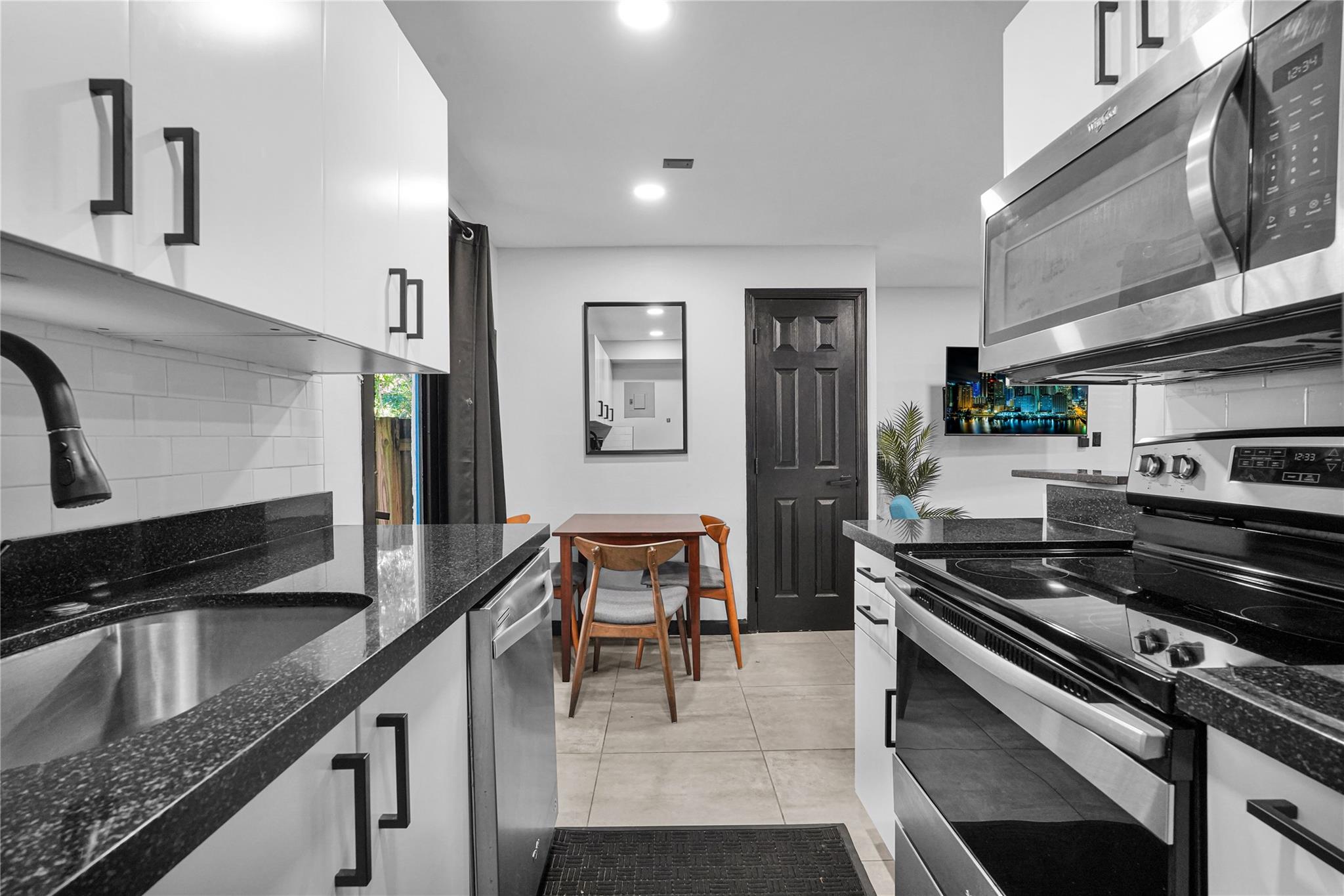 621 NE 28th St Wilton Manors, FL 33334