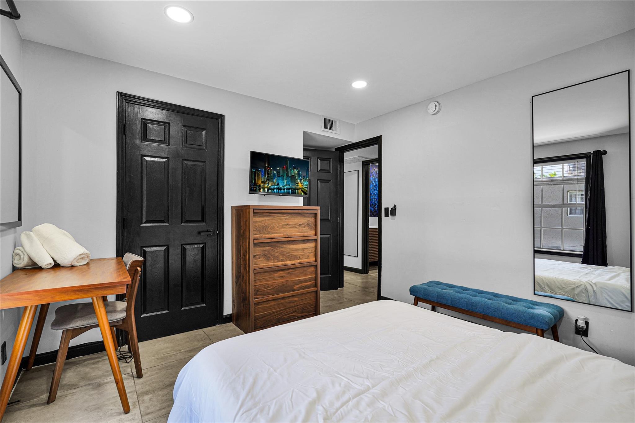 621 NE 28th St Wilton Manors, FL 33334