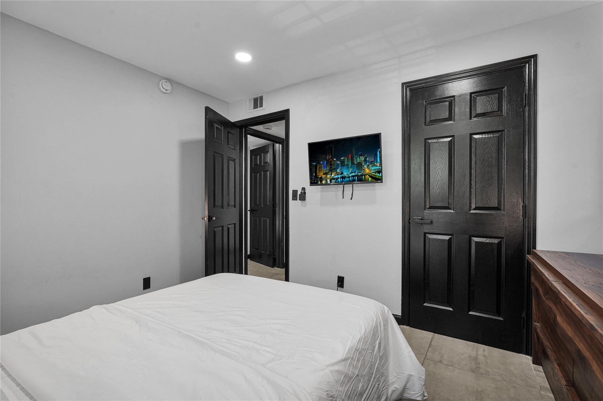 621 NE 28th St Wilton Manors, FL 33334