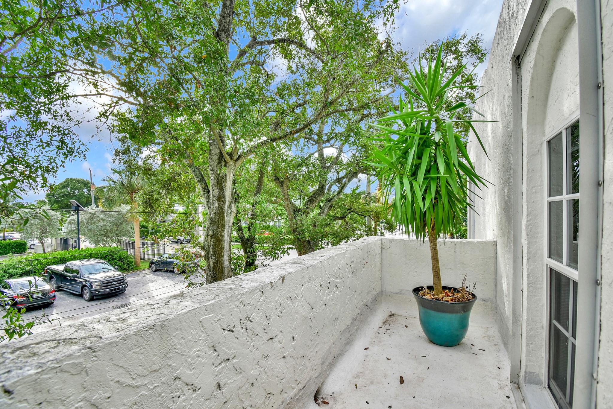 621 NE 28th St Wilton Manors, FL 33334