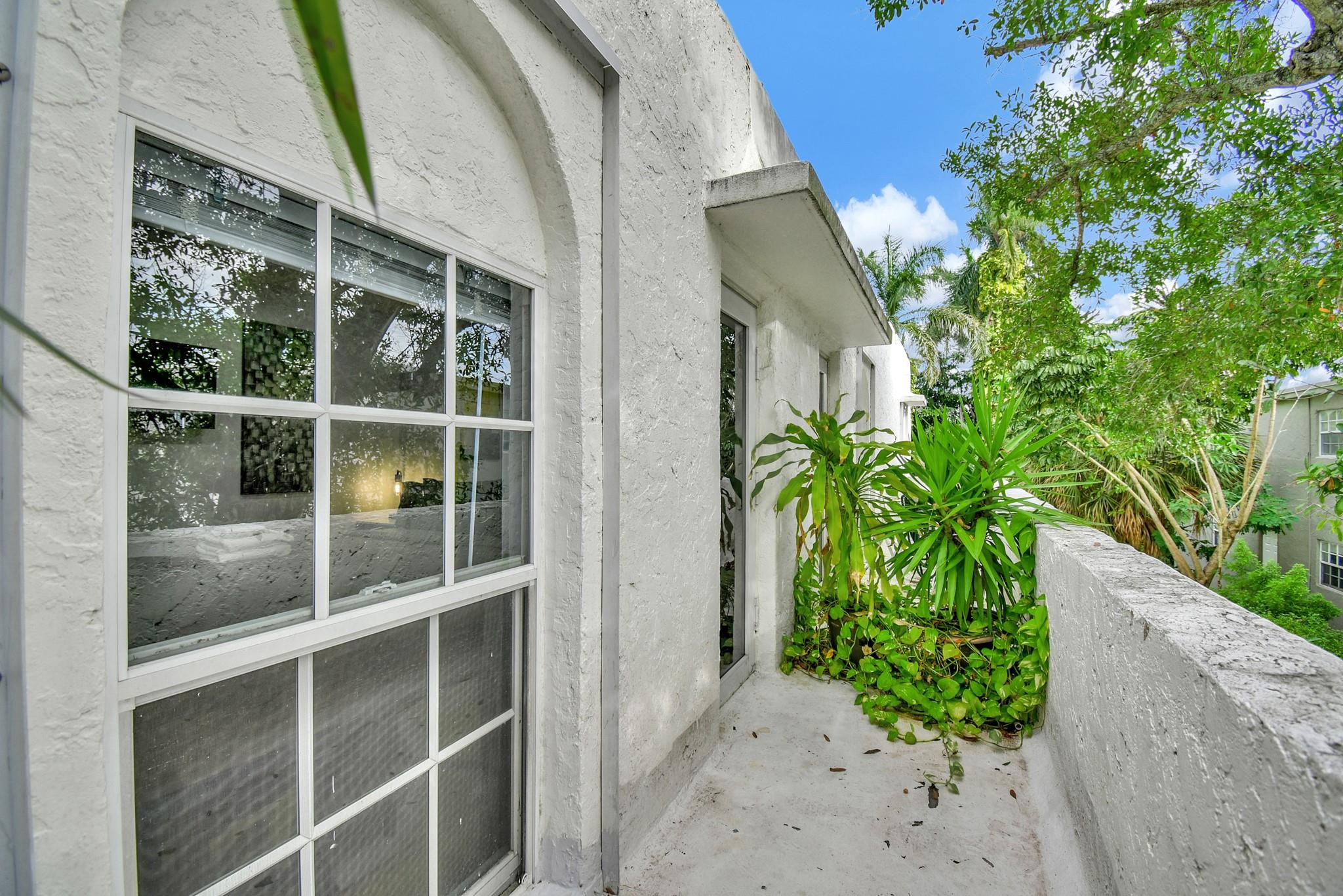 621 NE 28th St Wilton Manors, FL 33334