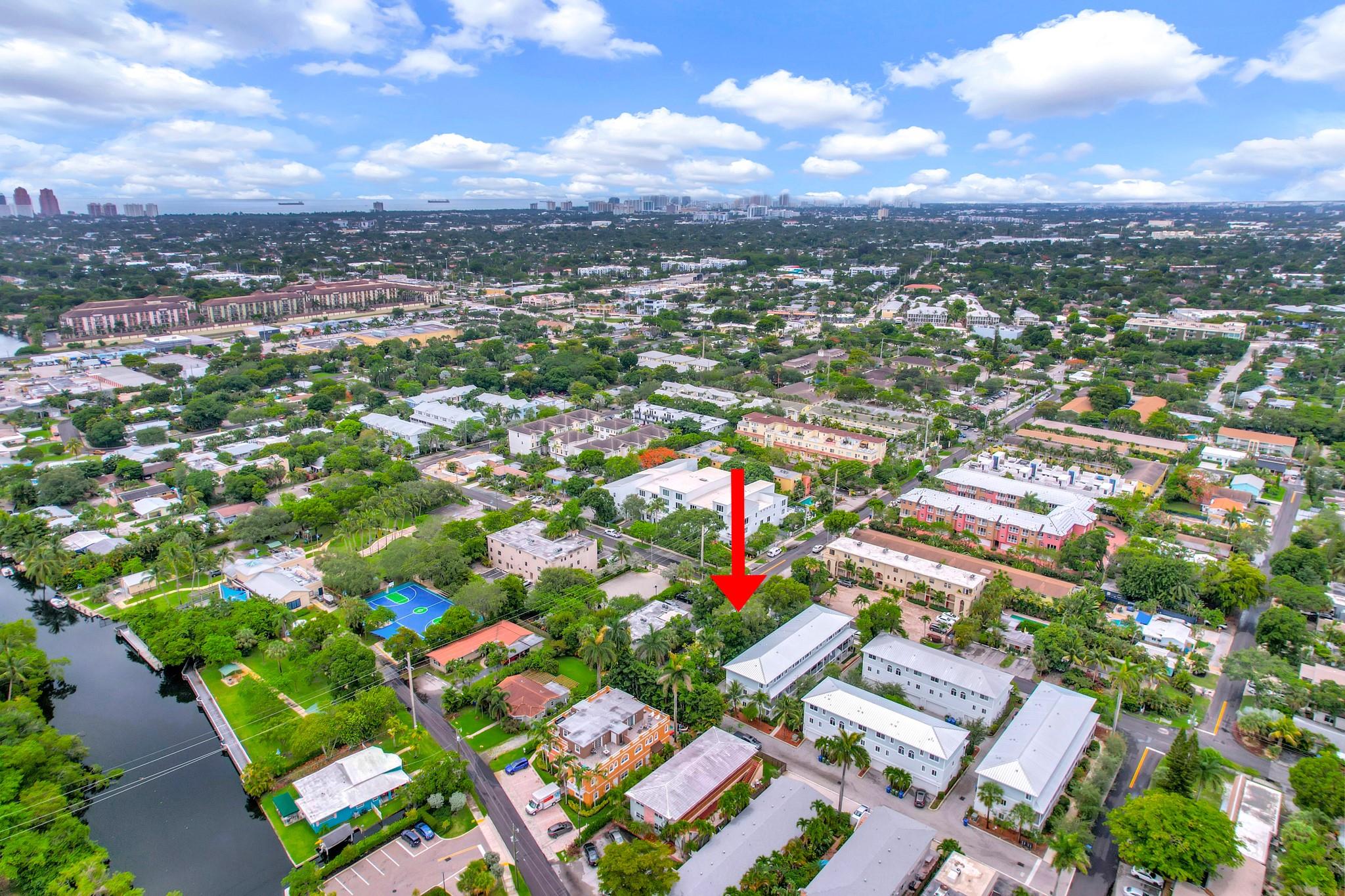 621 NE 28th St Wilton Manors, FL 33334