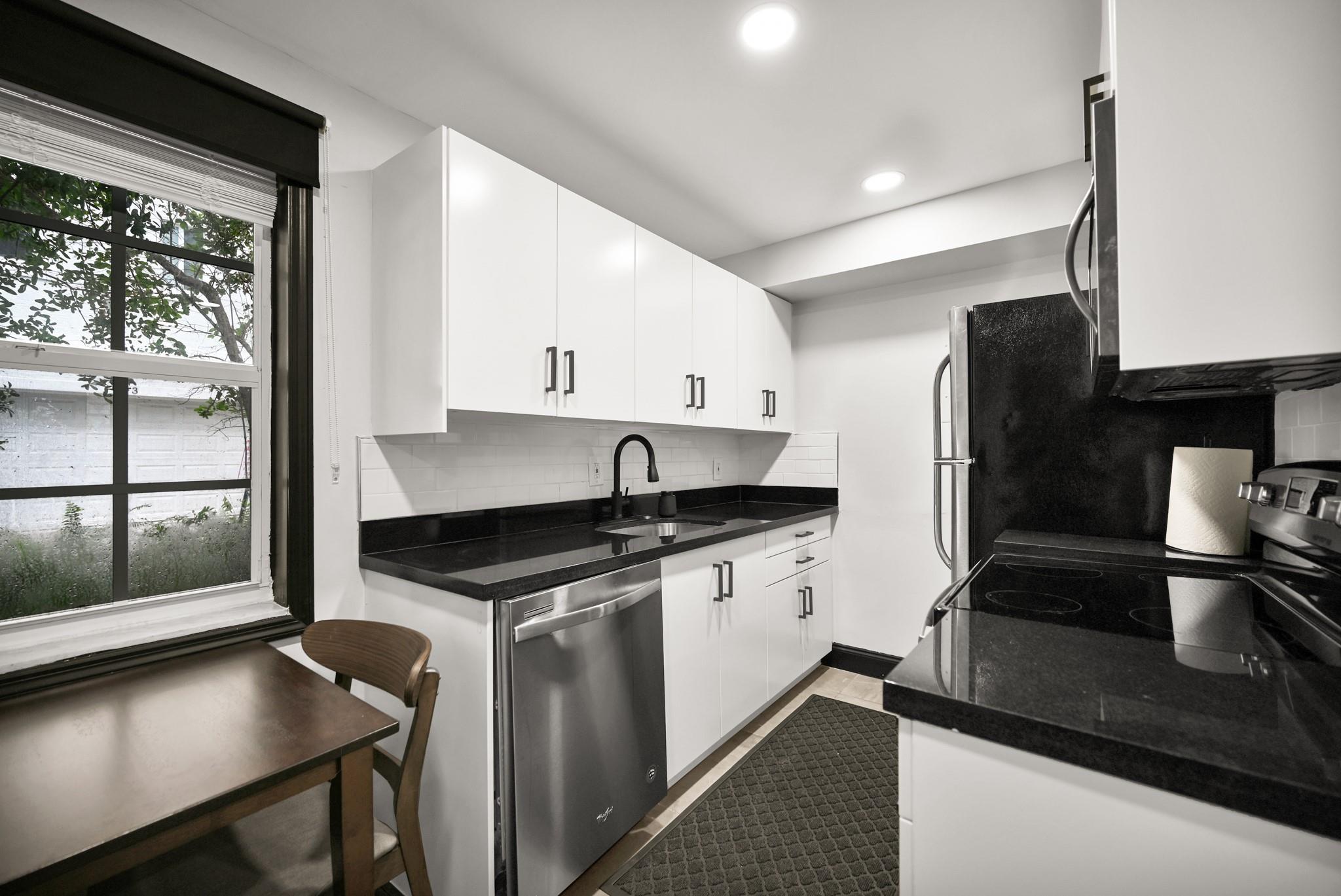 621 NE 28th St Wilton Manors, FL 33334