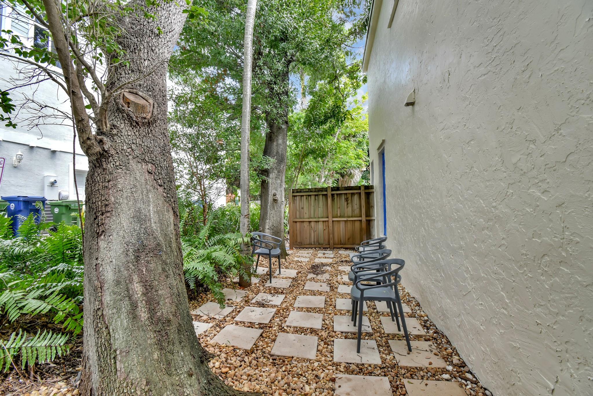 621 NE 28th St Wilton Manors, FL 33334