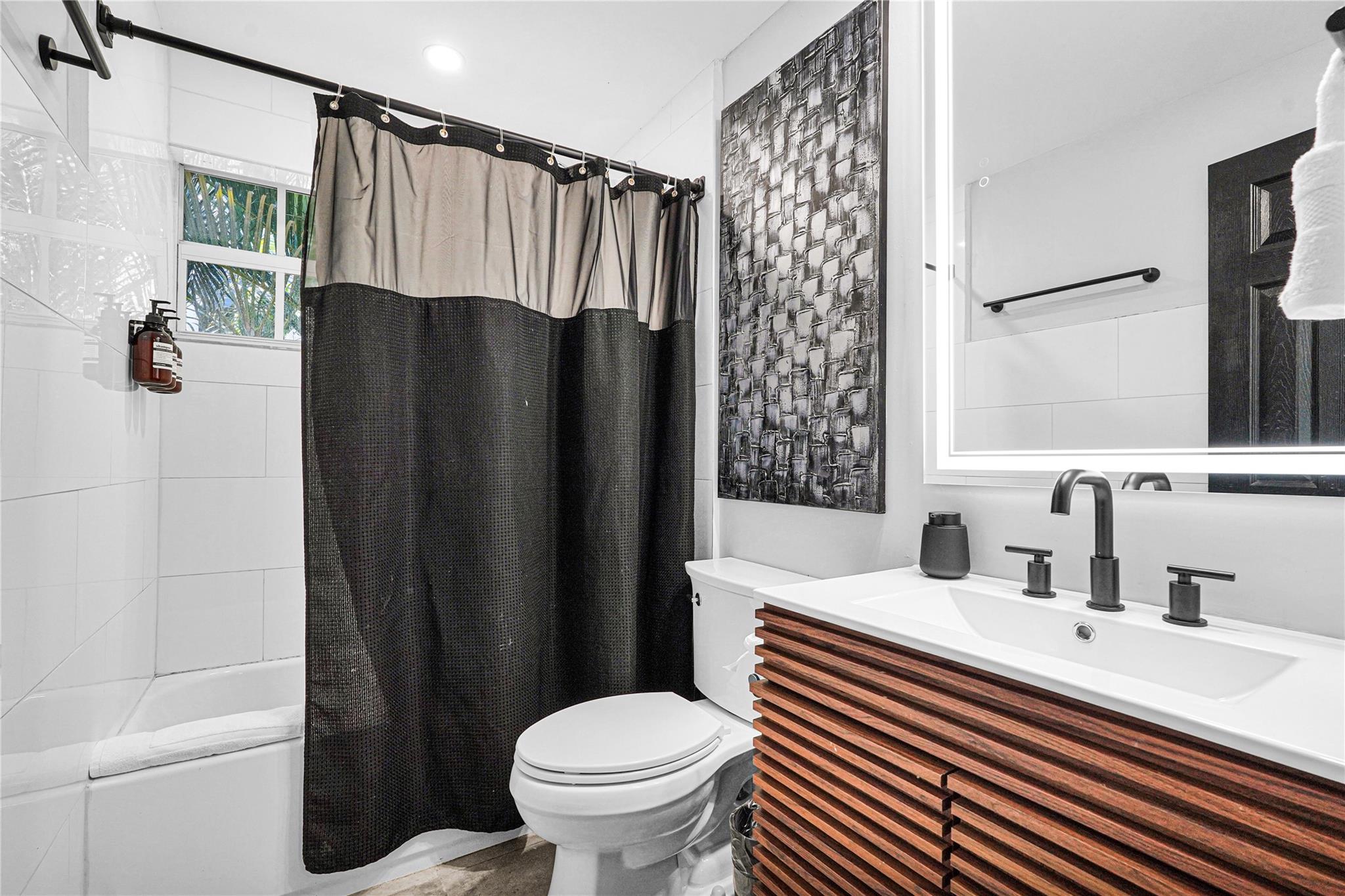 621 NE 28th St Wilton Manors, FL 33334