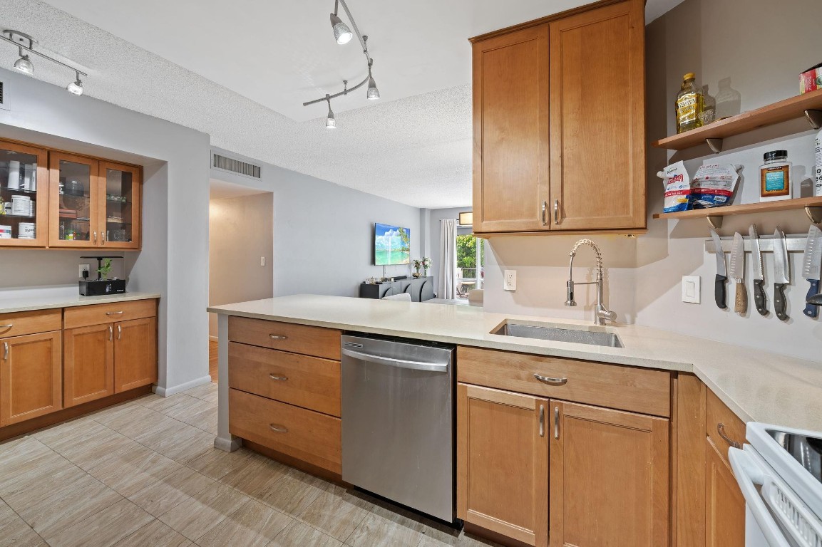 340 Sunset #401 Fort Lauderdale, FL 33301