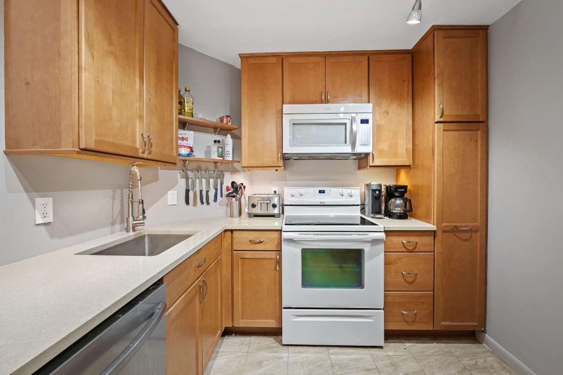 340 Sunset #401 Fort Lauderdale, FL 33301