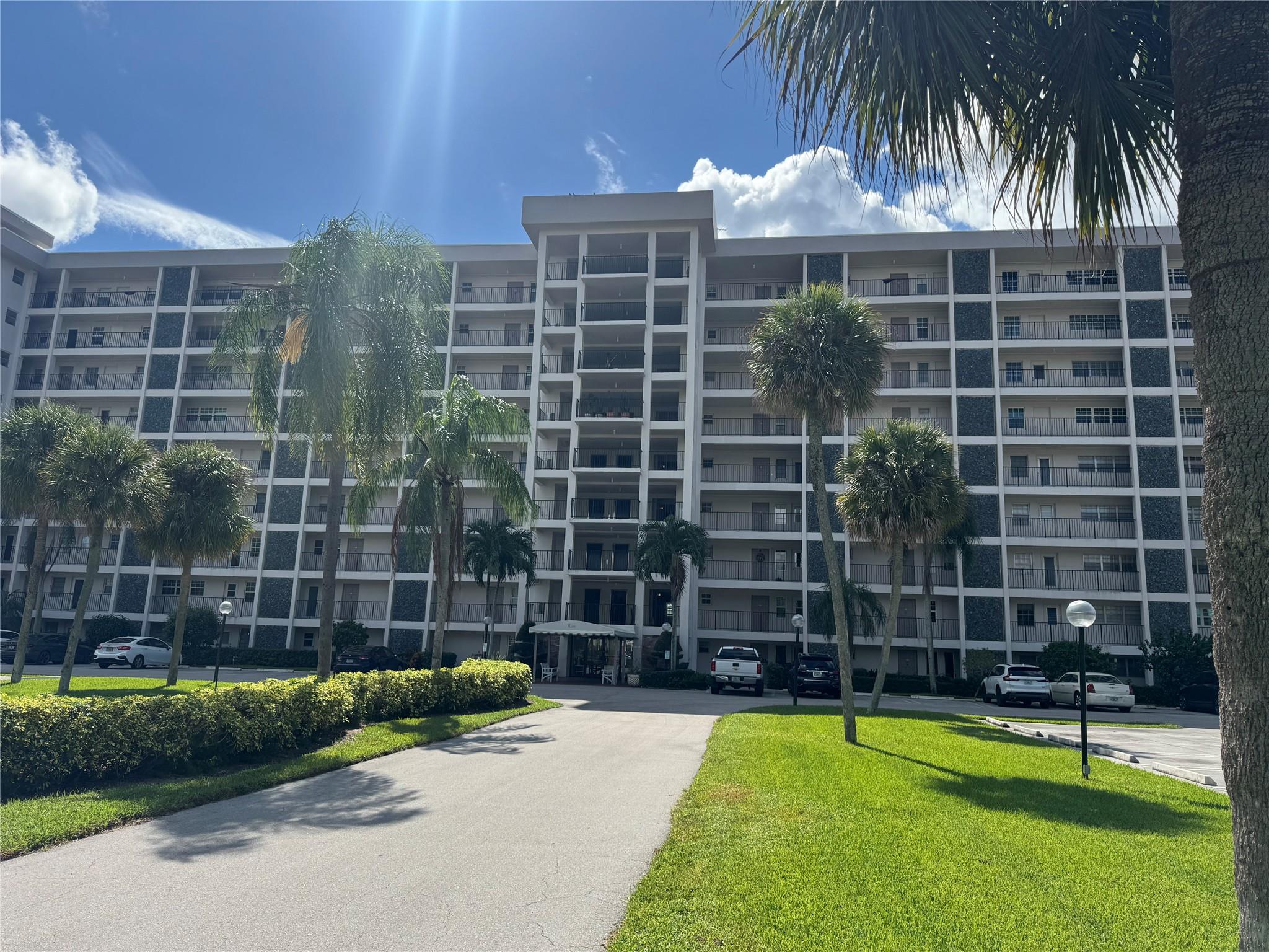 3100 N Palm Aire Dr #904