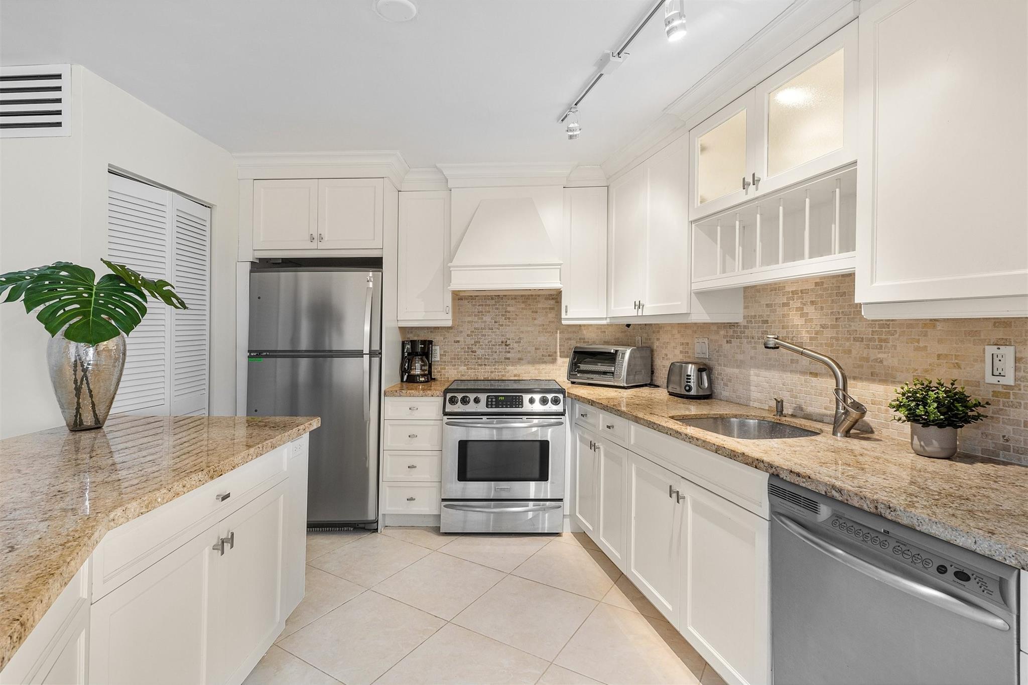 3000 Holiday Dr #1104 Fort Lauderdale, FL 33316