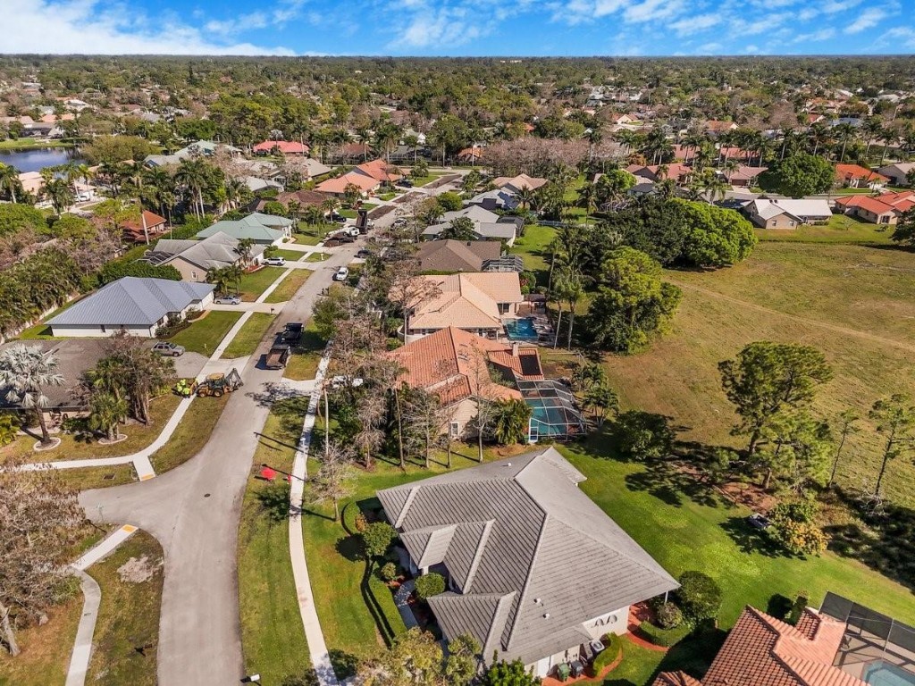 1558 Grantham Dr Wellington, FL 33414