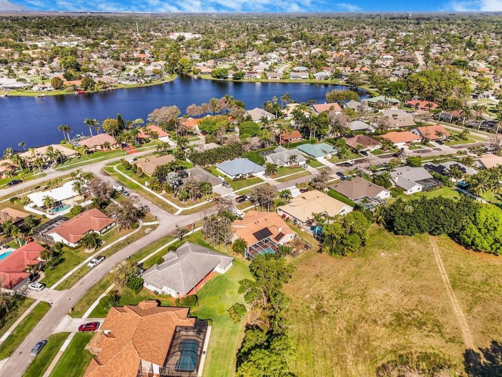 1558 Grantham Dr Wellington, FL 33414