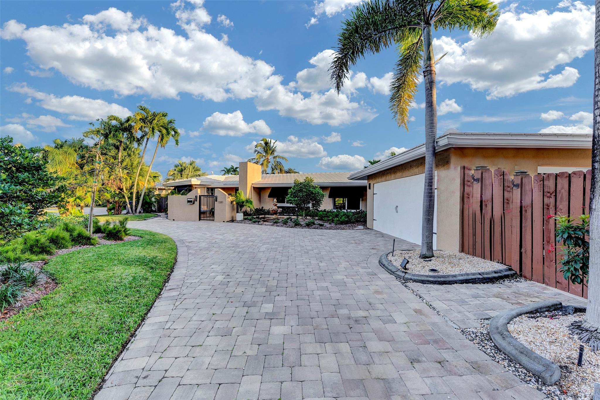 1500 NE 24th St Wilton Manors, FL 33305