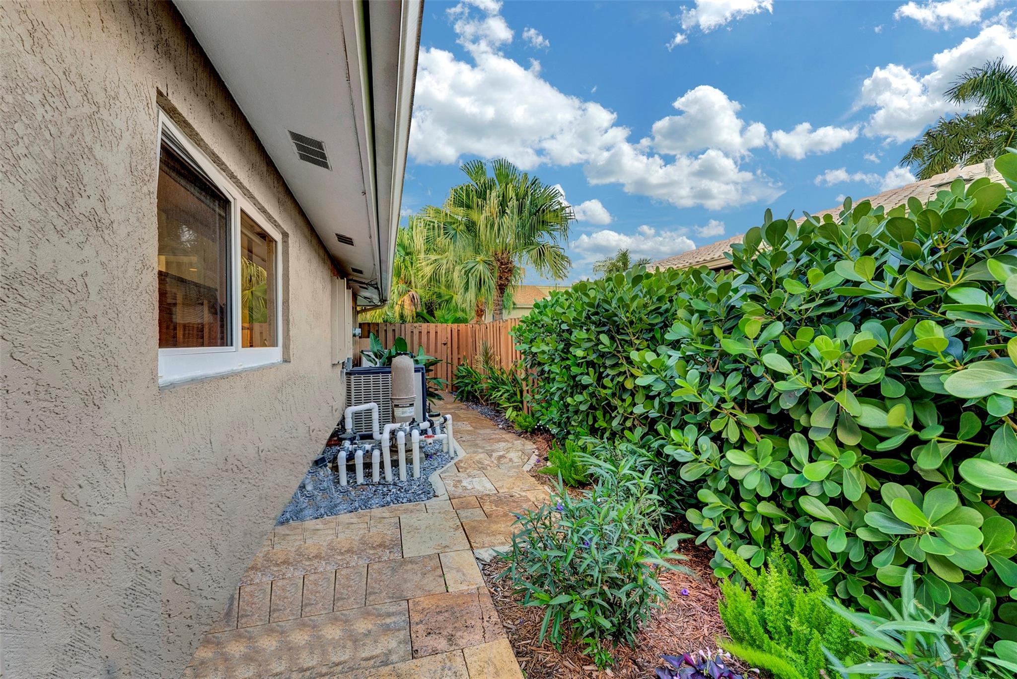 1500 NE 24th St Wilton Manors, FL 33305