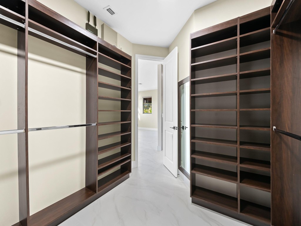 1215 N Victoria Park Rd Fort Lauderdale, FL 33304