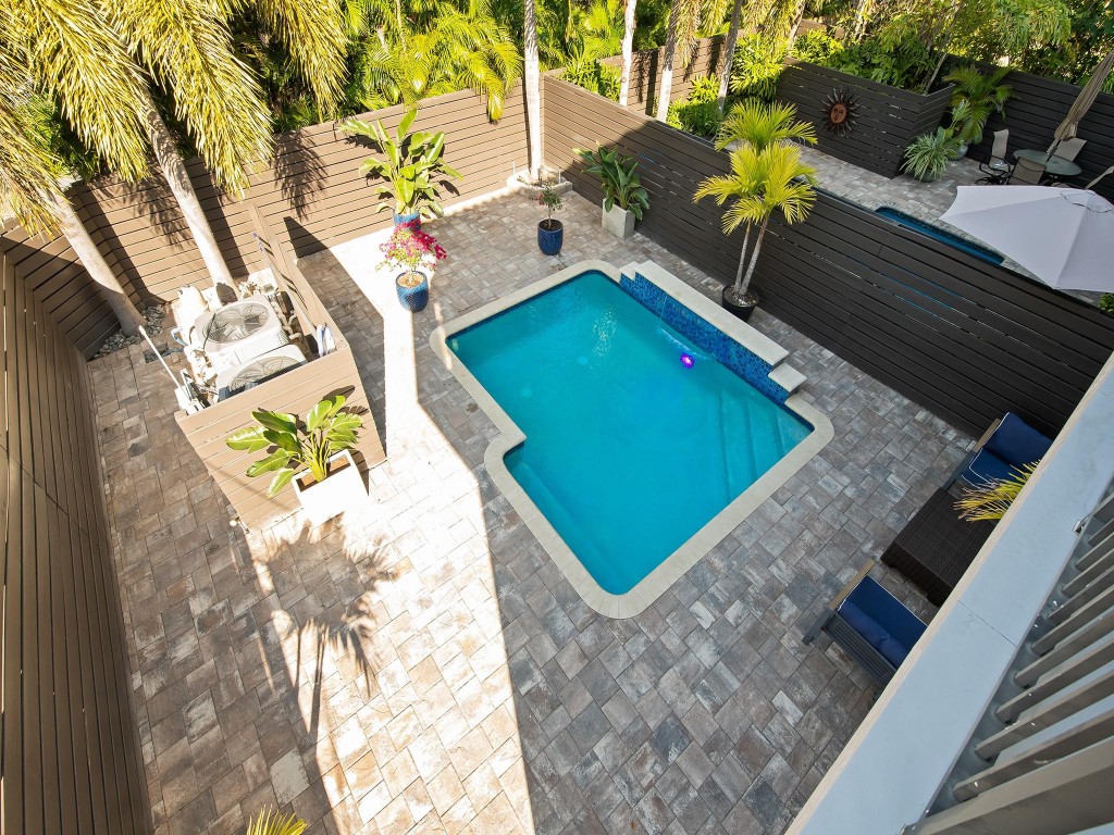 1215 N Victoria Park Rd Fort Lauderdale, FL 33304