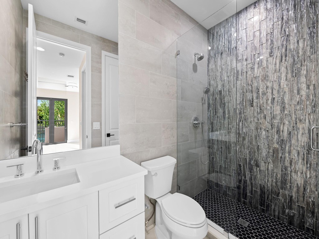 1215 N Victoria Park Rd Fort Lauderdale, FL 33304