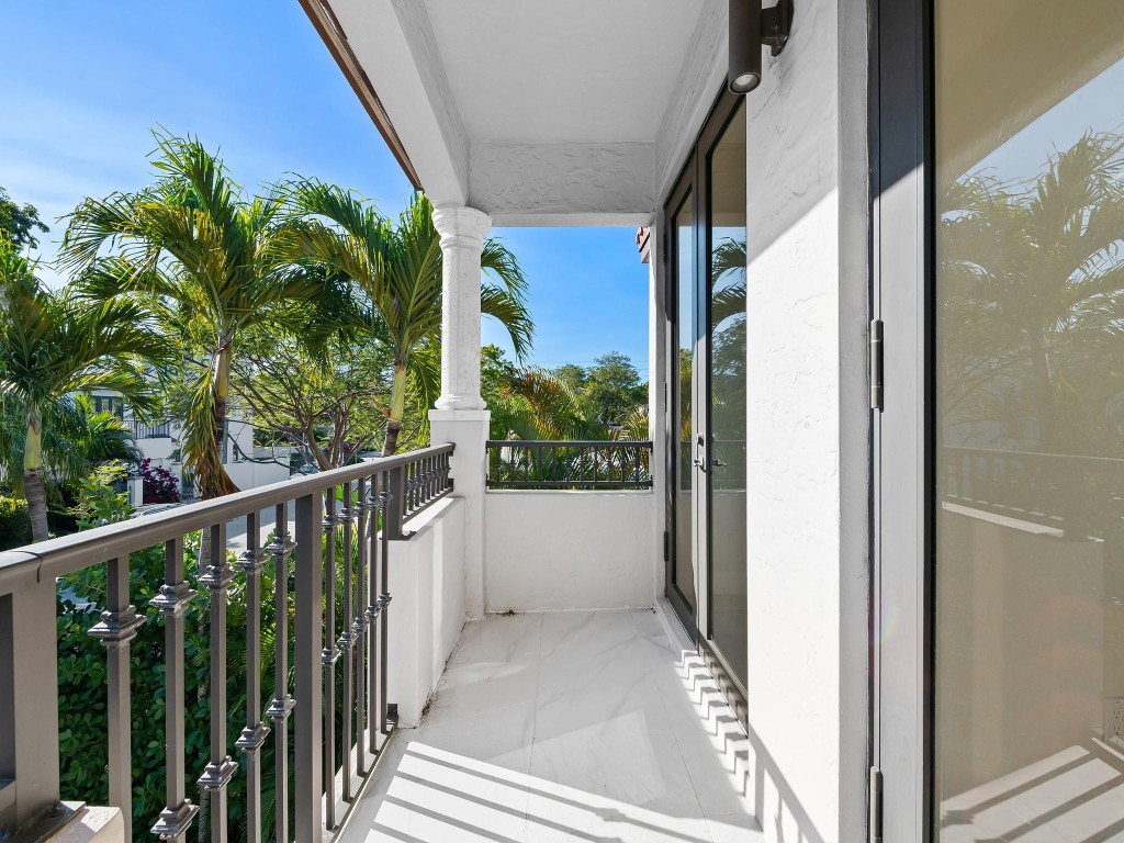 1215 N Victoria Park Rd Fort Lauderdale, FL 33304