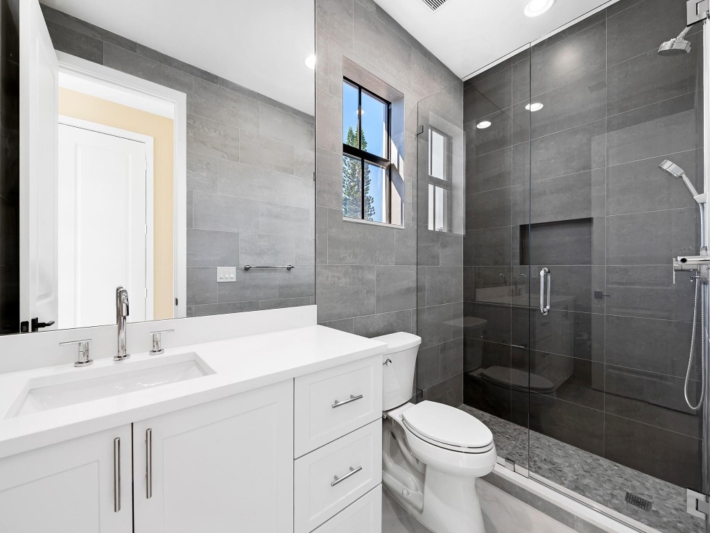 1215 N Victoria Park Rd Fort Lauderdale, FL 33304