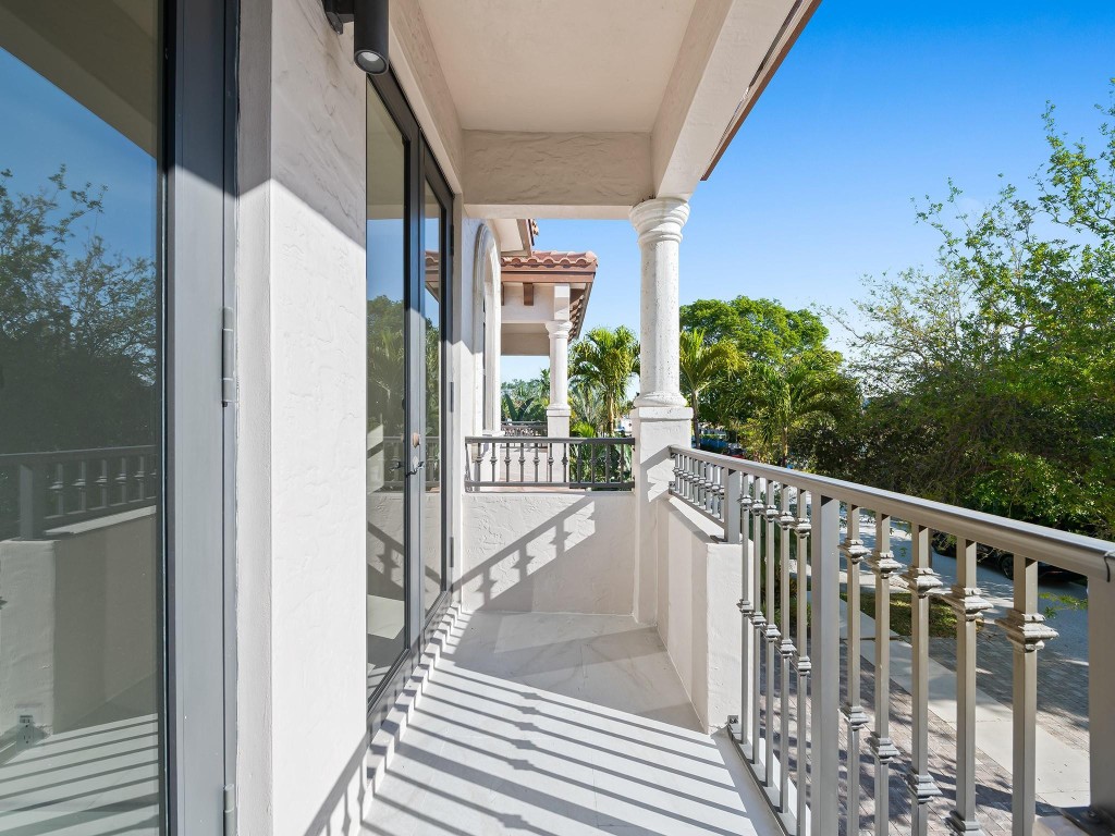 1215 N Victoria Park Rd Fort Lauderdale, FL 33304