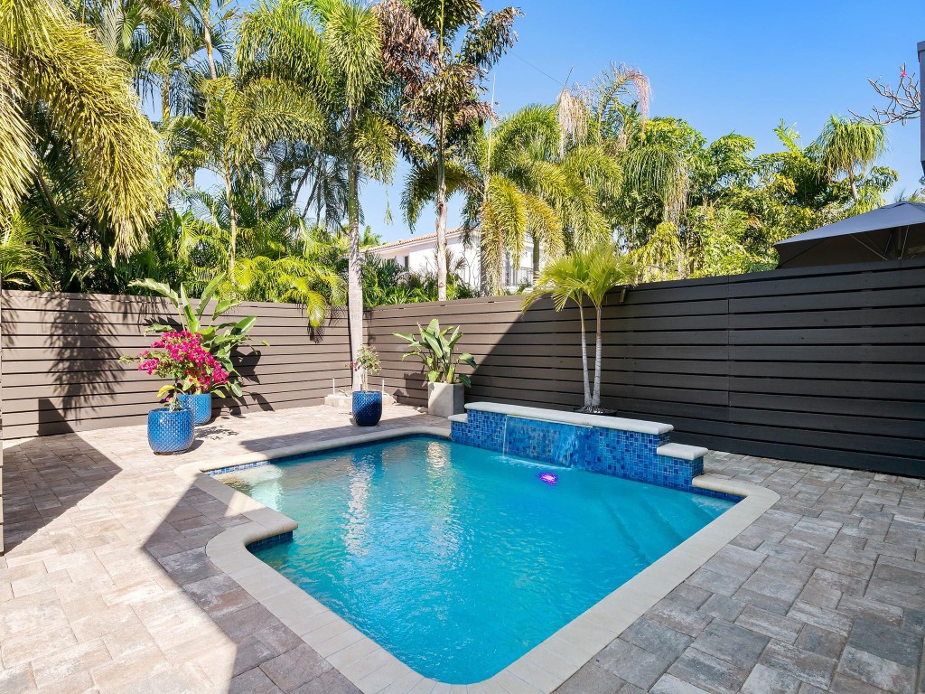 1215 N Victoria Park Rd Fort Lauderdale, FL 33304