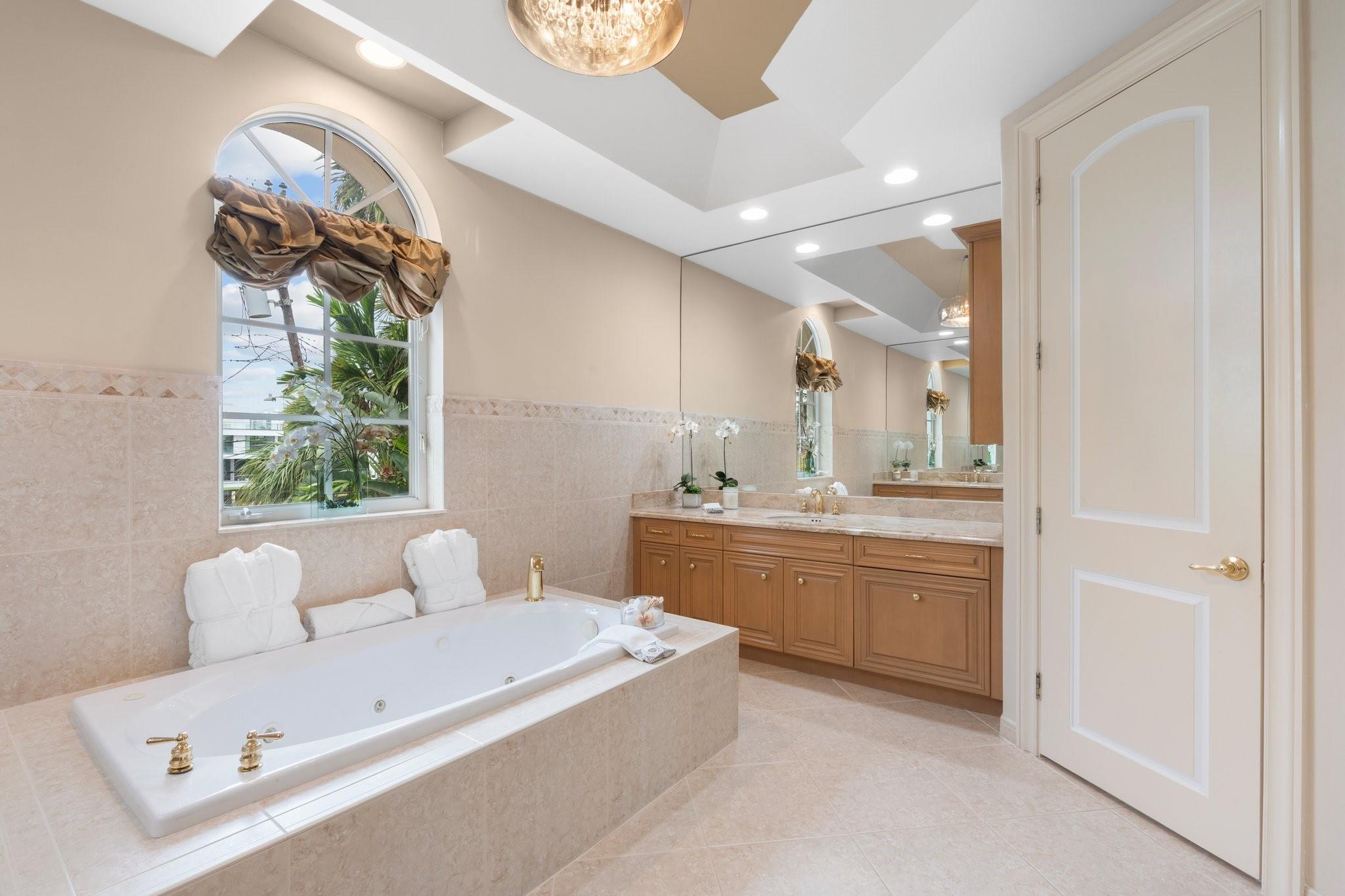 2890 NE 27th St Fort Lauderdale, FL 33306