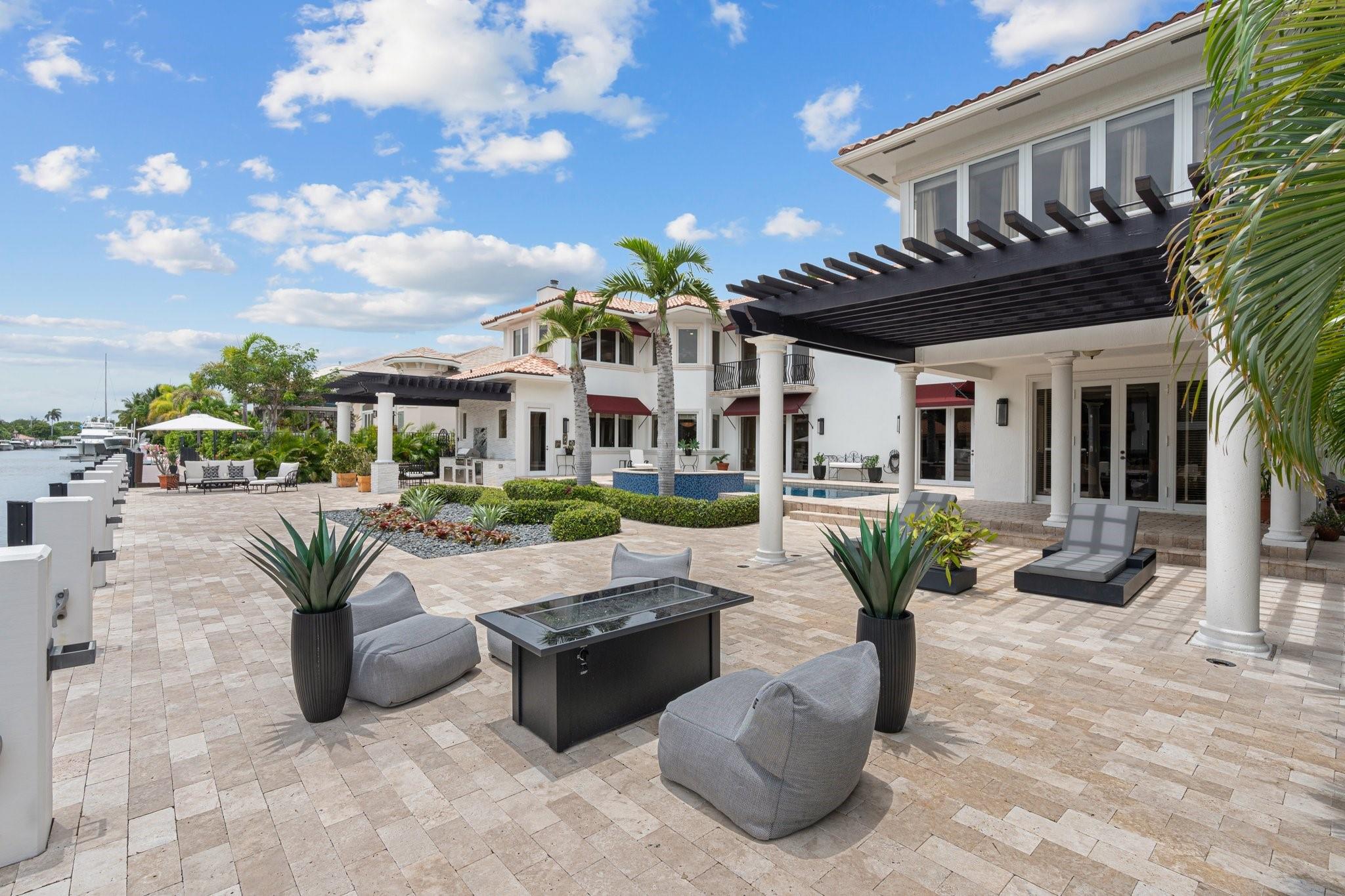 2890 NE 27th St Fort Lauderdale, FL 33306