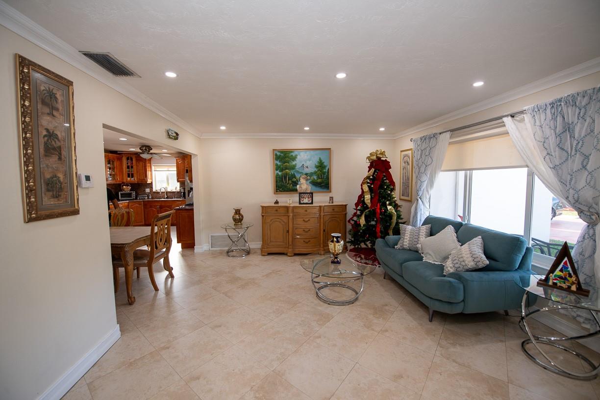 11040 NW 16th St Pembroke Pines, FL 33026