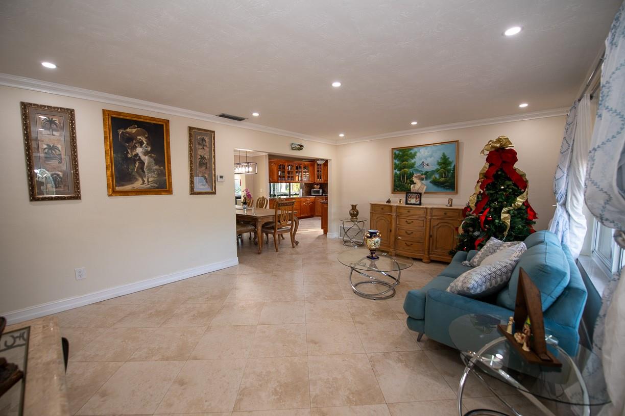 11040 NW 16th St Pembroke Pines, FL 33026