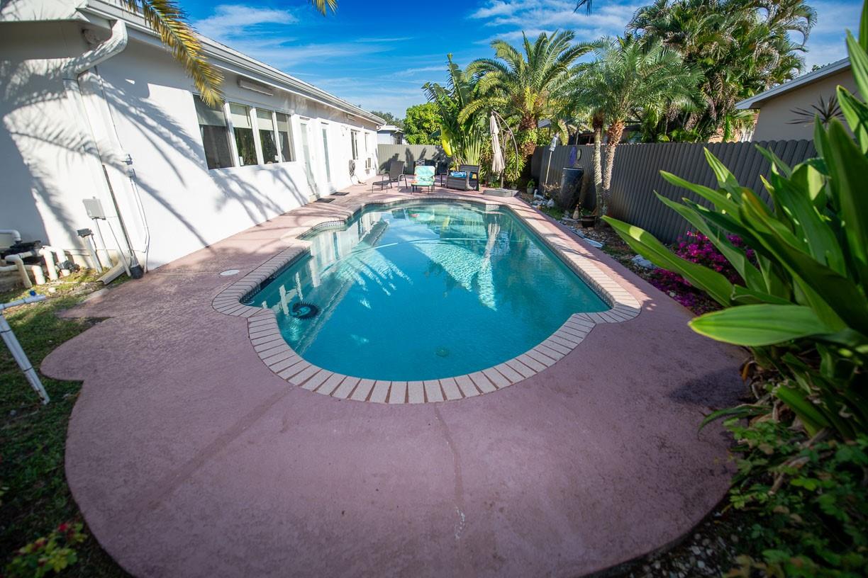 11040 NW 16th St Pembroke Pines, FL 33026