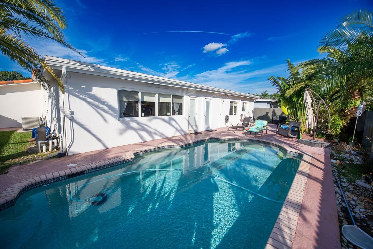 11040 NW 16th St Pembroke Pines, FL 33026