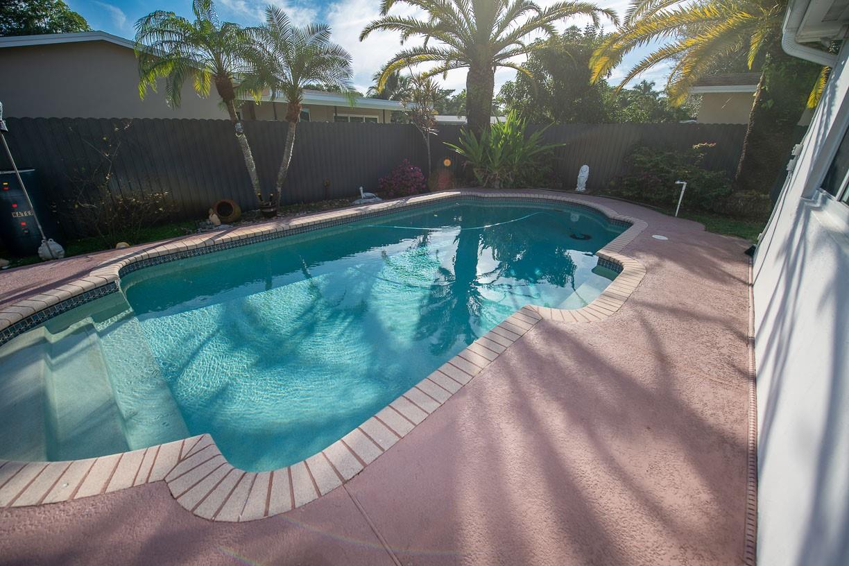 11040 NW 16th St Pembroke Pines, FL 33026