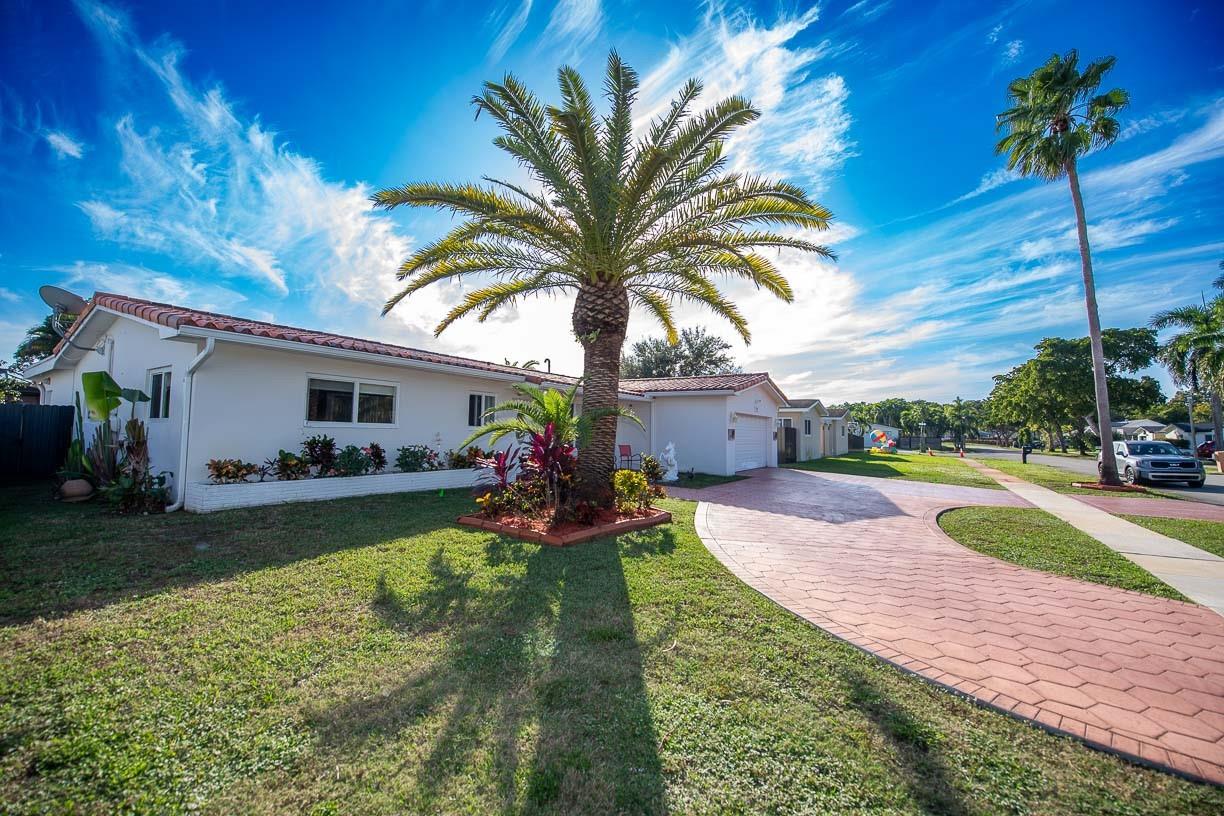 11040 NW 16th St Pembroke Pines, FL 33026