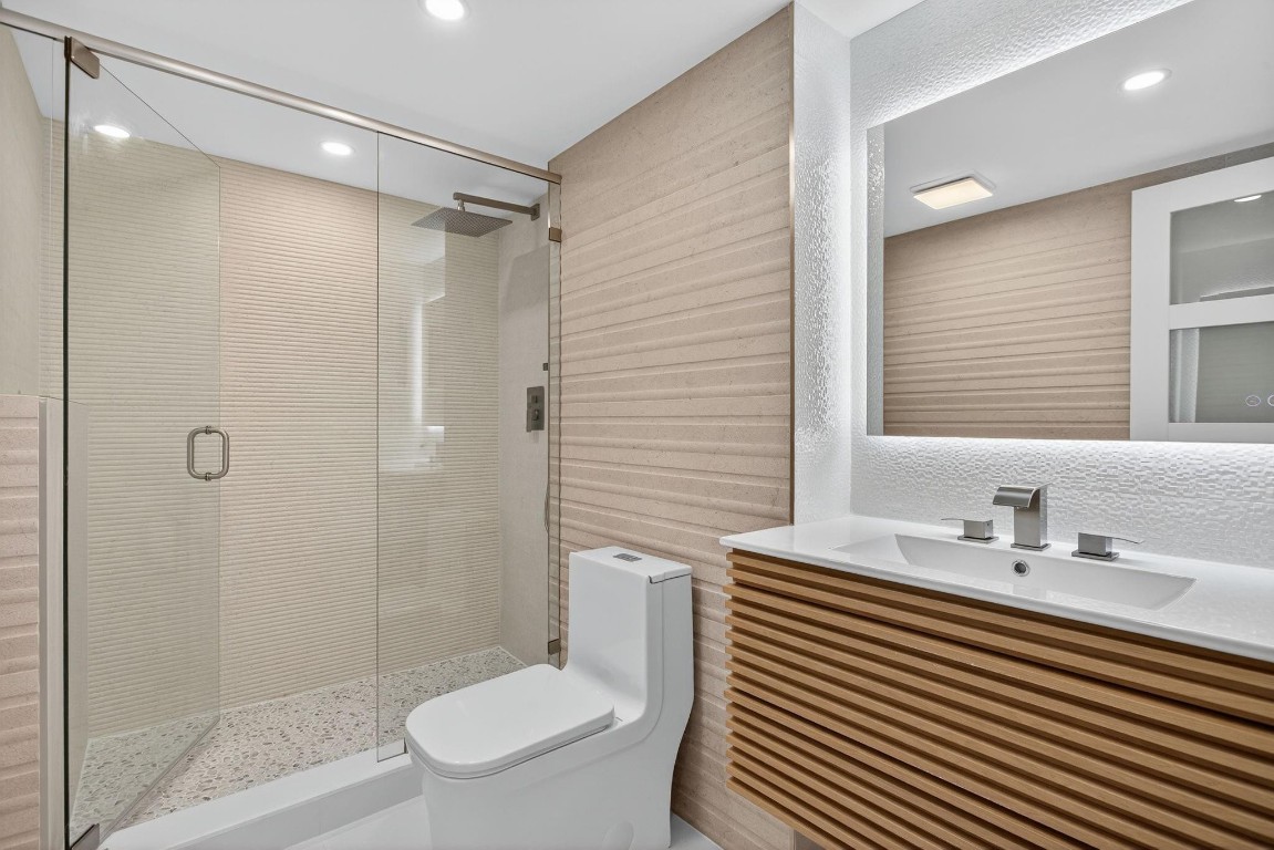 525 N Ocean #422 Pompano Beach, FL 33062