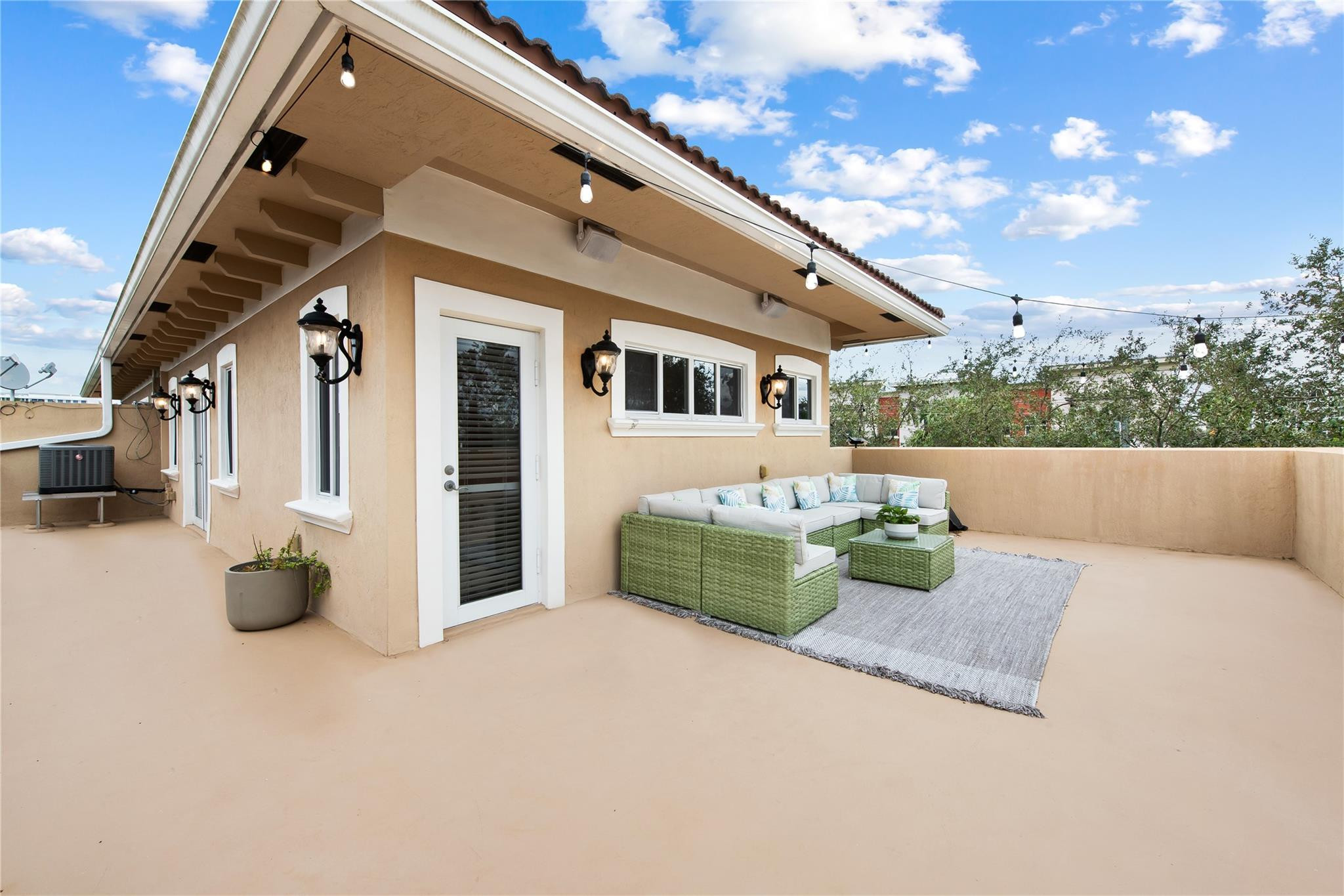 1703 NE 11th #1703 Fort Lauderdale, FL 33304