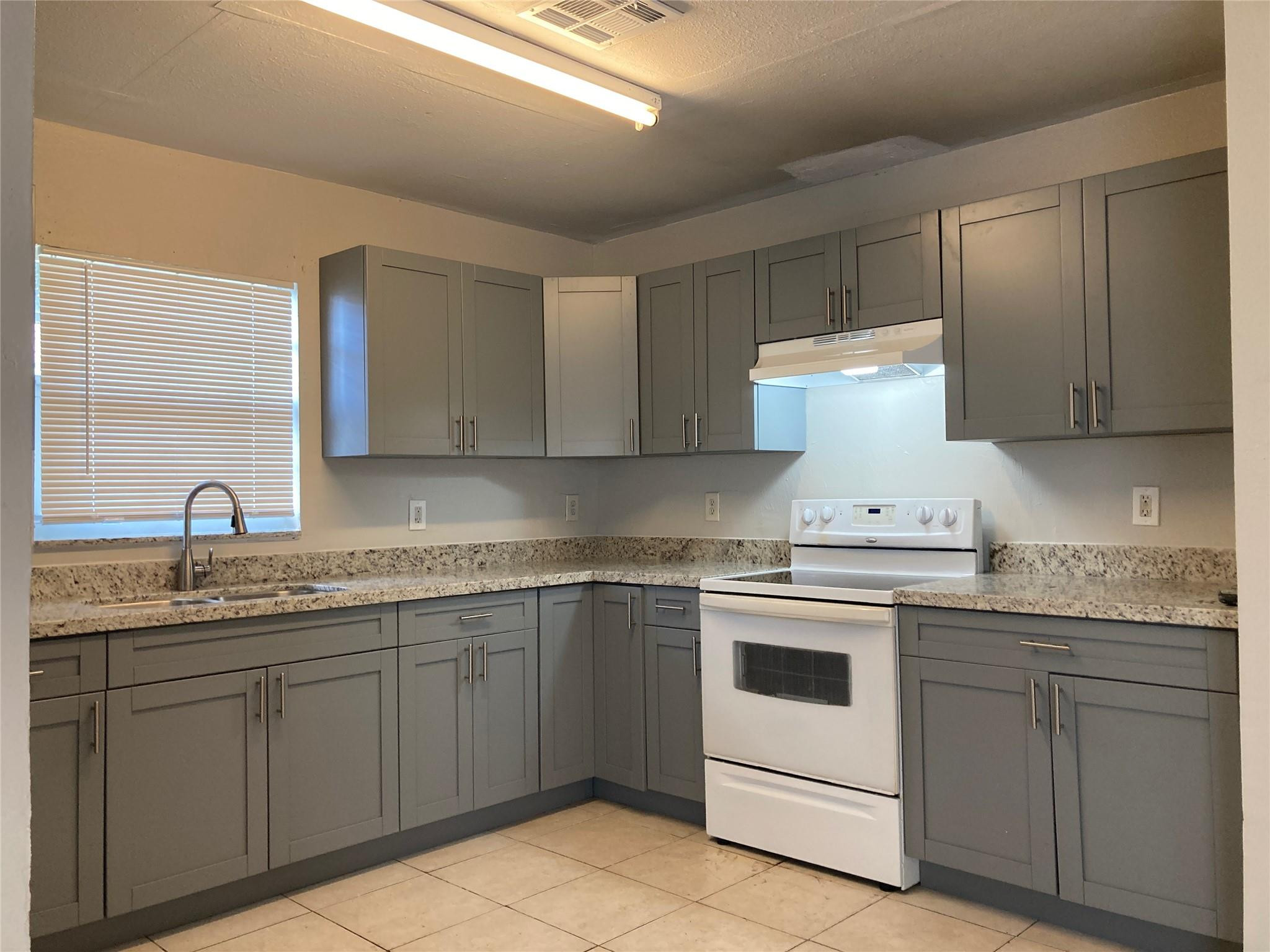 313-321 NW 7th Pompano Beach, FL 33060